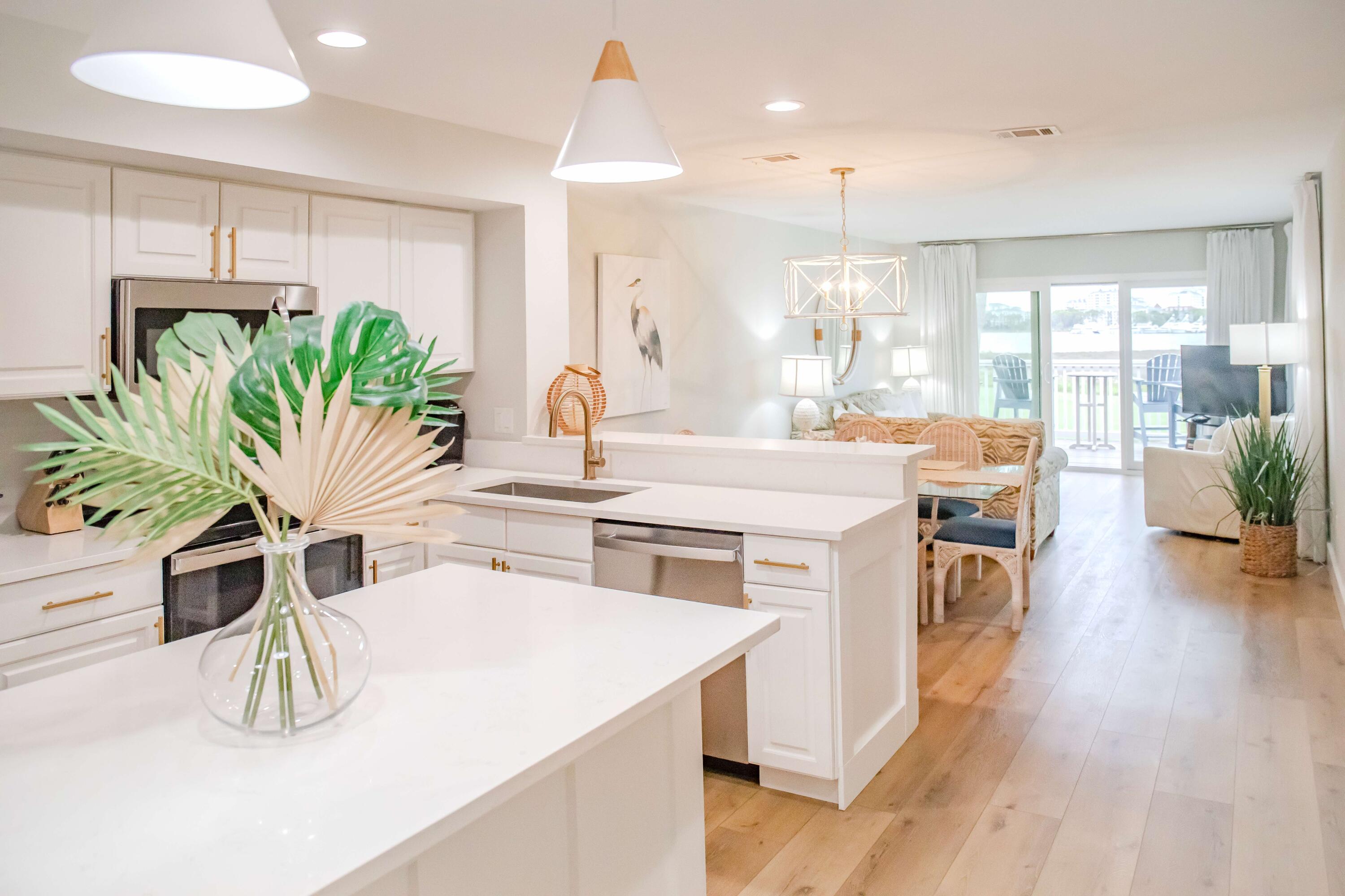 HARBOUR POINT CONDO - Residential