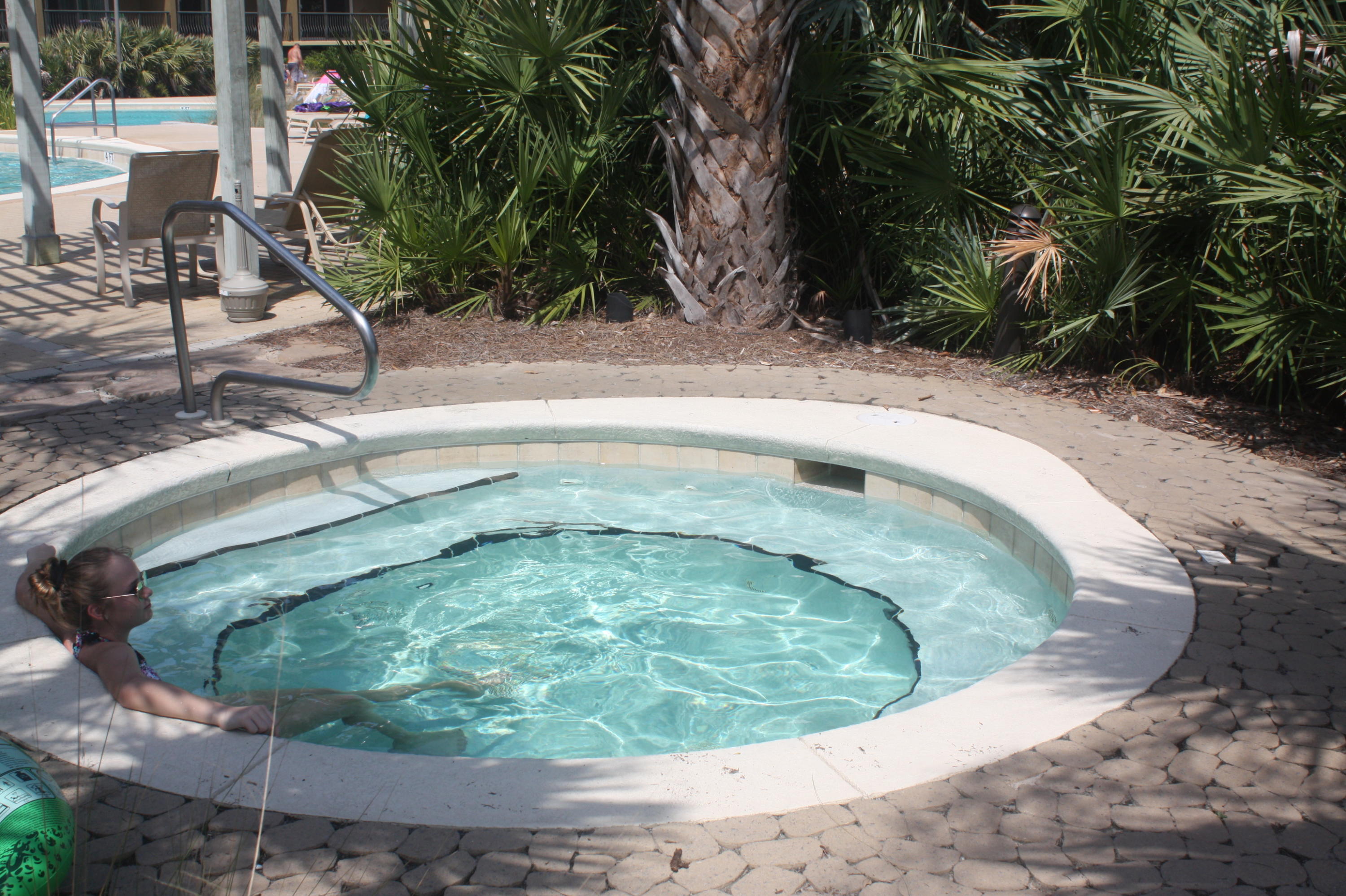 BEACH RESORT CONDOMINIUM - Residential Lease
