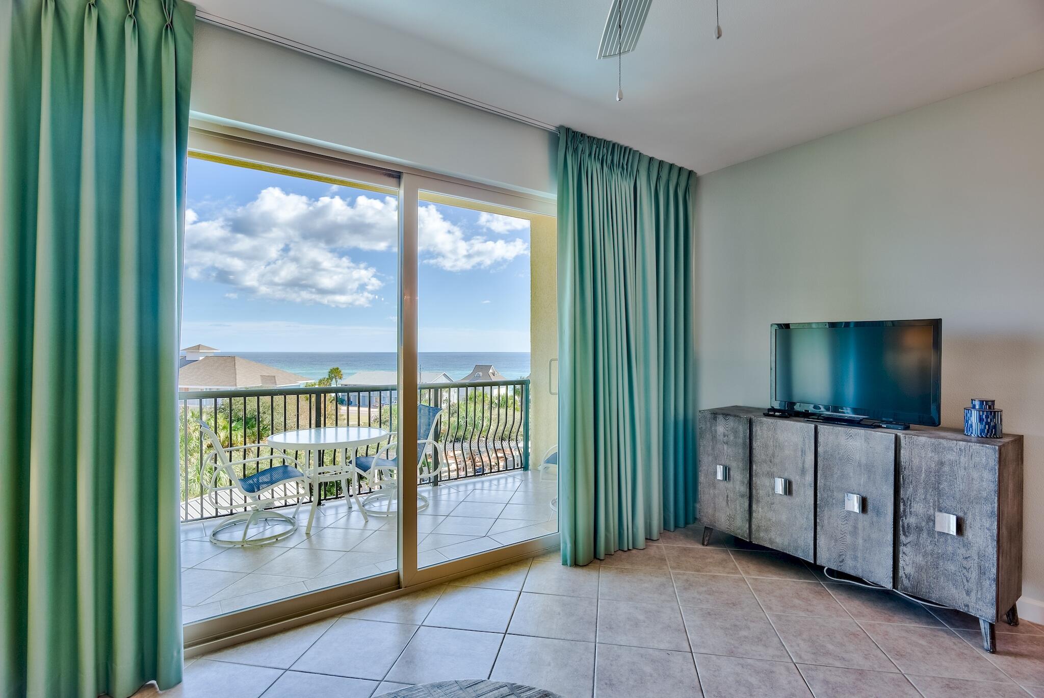 BEACH RESORT CONDOMINIUM - Residential Lease
