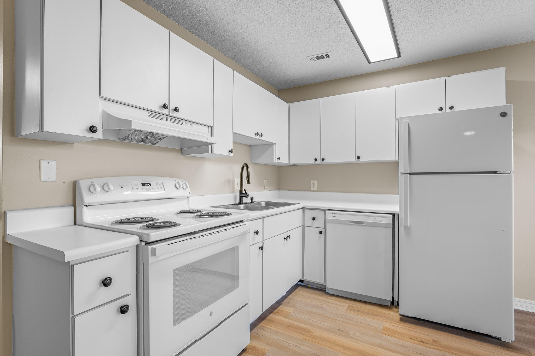 LiveOaks - Residential