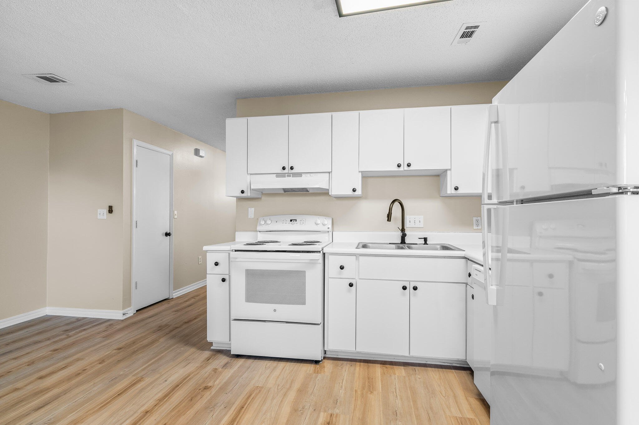 LiveOaks - Residential