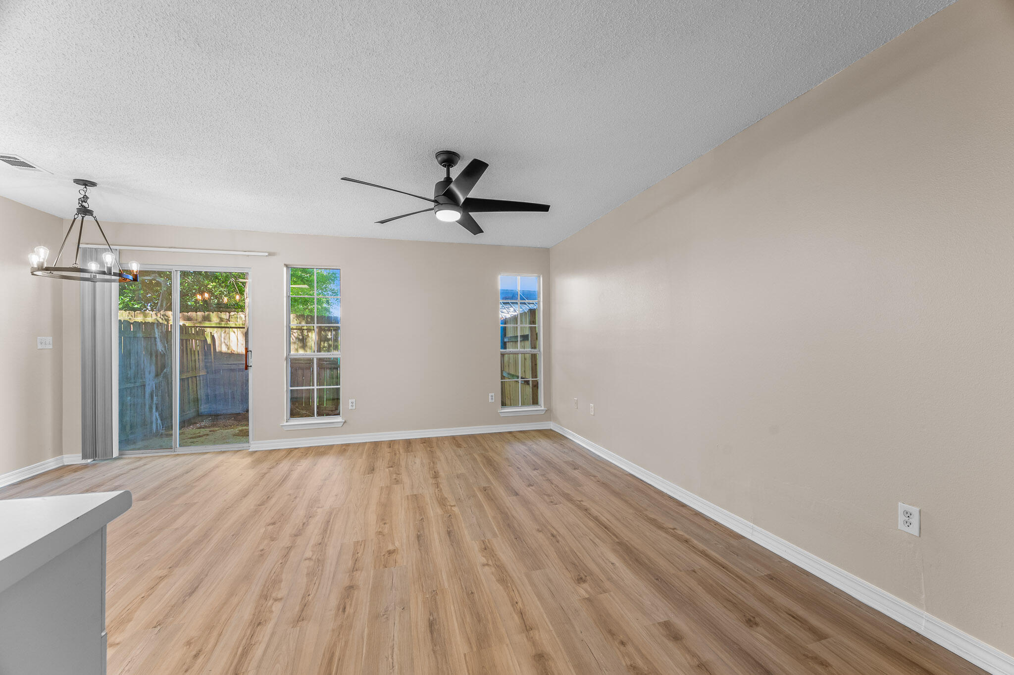 LiveOaks - Residential