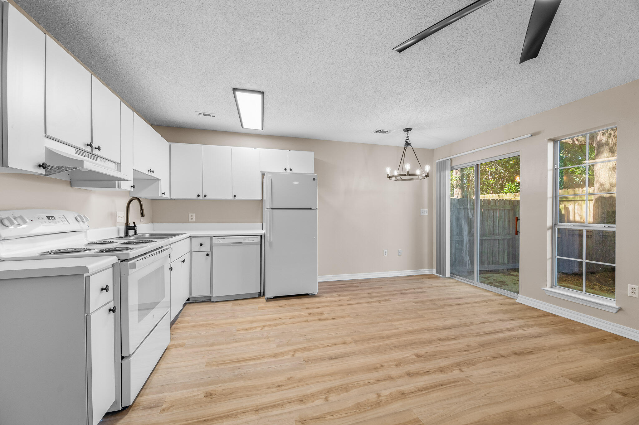 LiveOaks - Residential