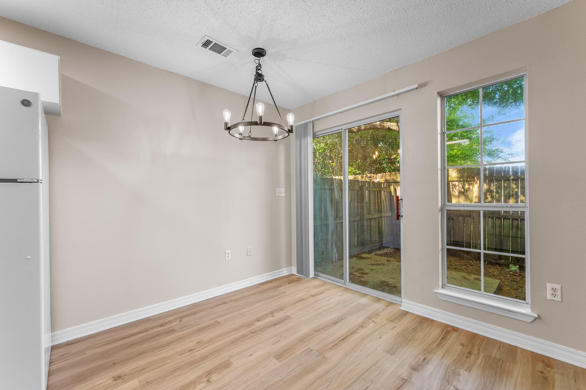 LiveOaks - Residential