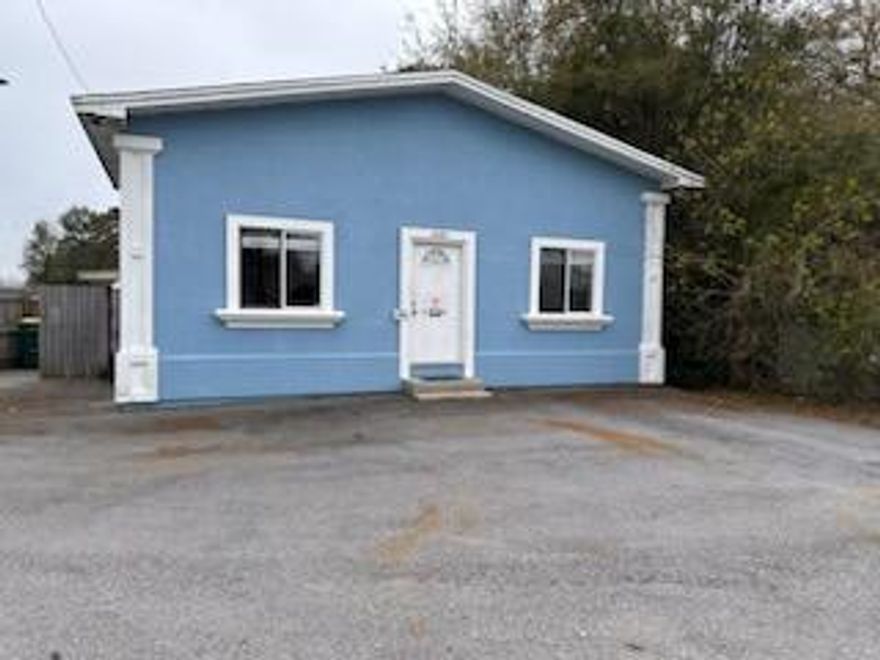 Great standalone building boasting prominent visibility in Bluewater Bay!This versatile property features an office space in the front that is suitable for both retail or corporate headquarters.It also boasts approximately 1,500 square feet of climate-controlled warehouse and workspace at the rear, ideal for various operational needs.Tenant to verify all data.Please contact Sound Choice Real Estate to schedule a showing- (850) 389-8533