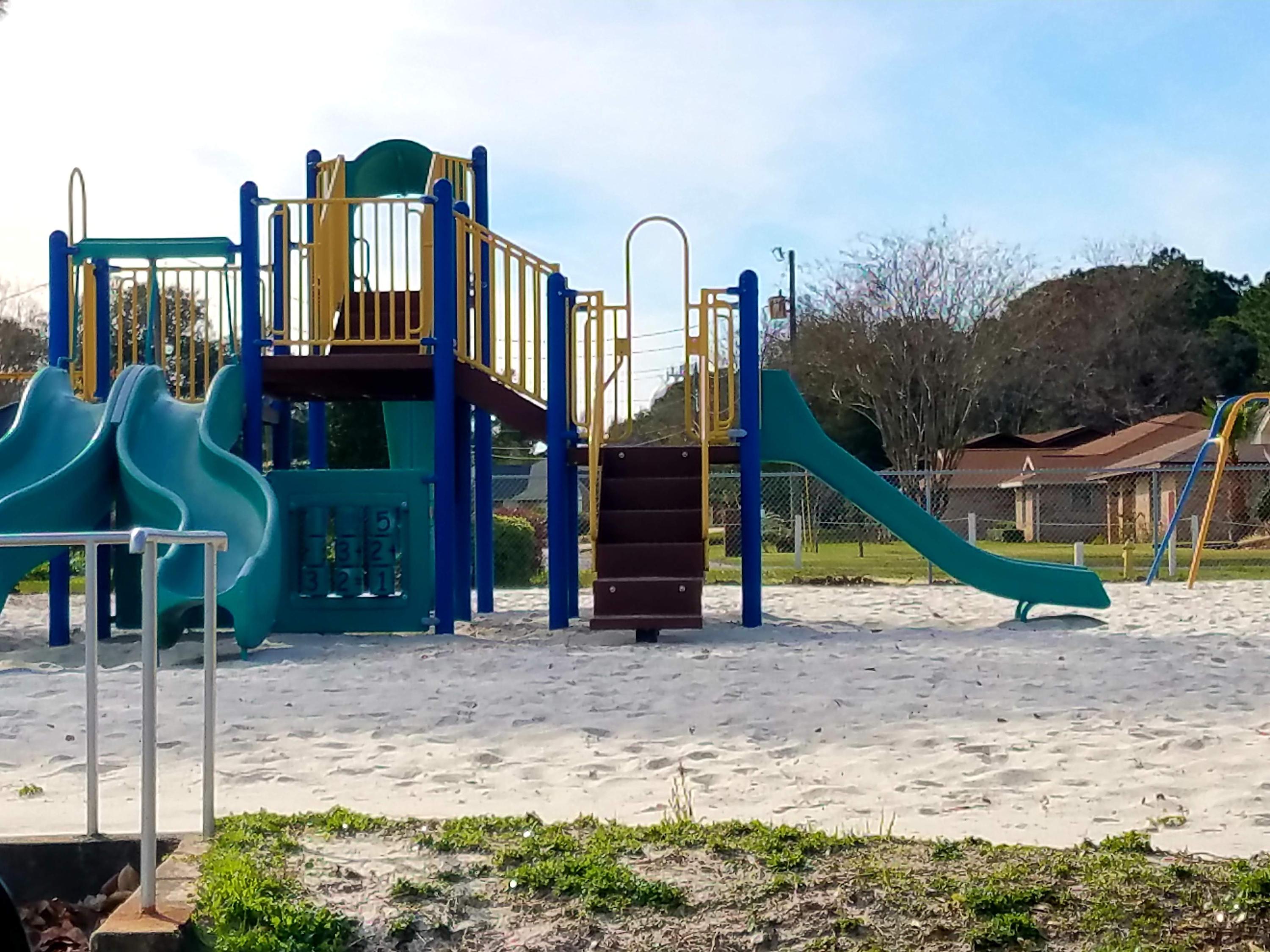 OAK TREE PARK - Residential