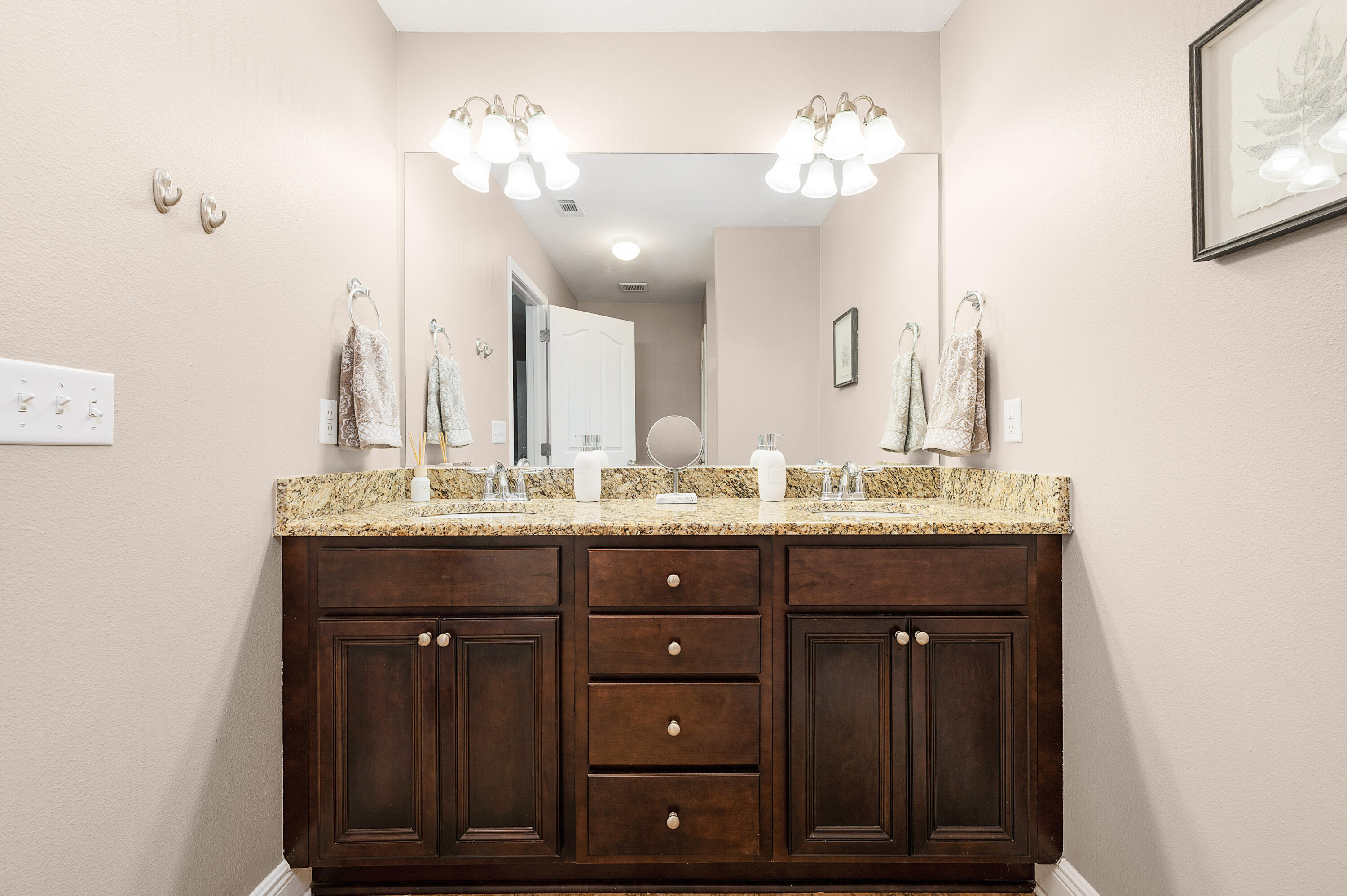 RESERVE POINTE - Residential