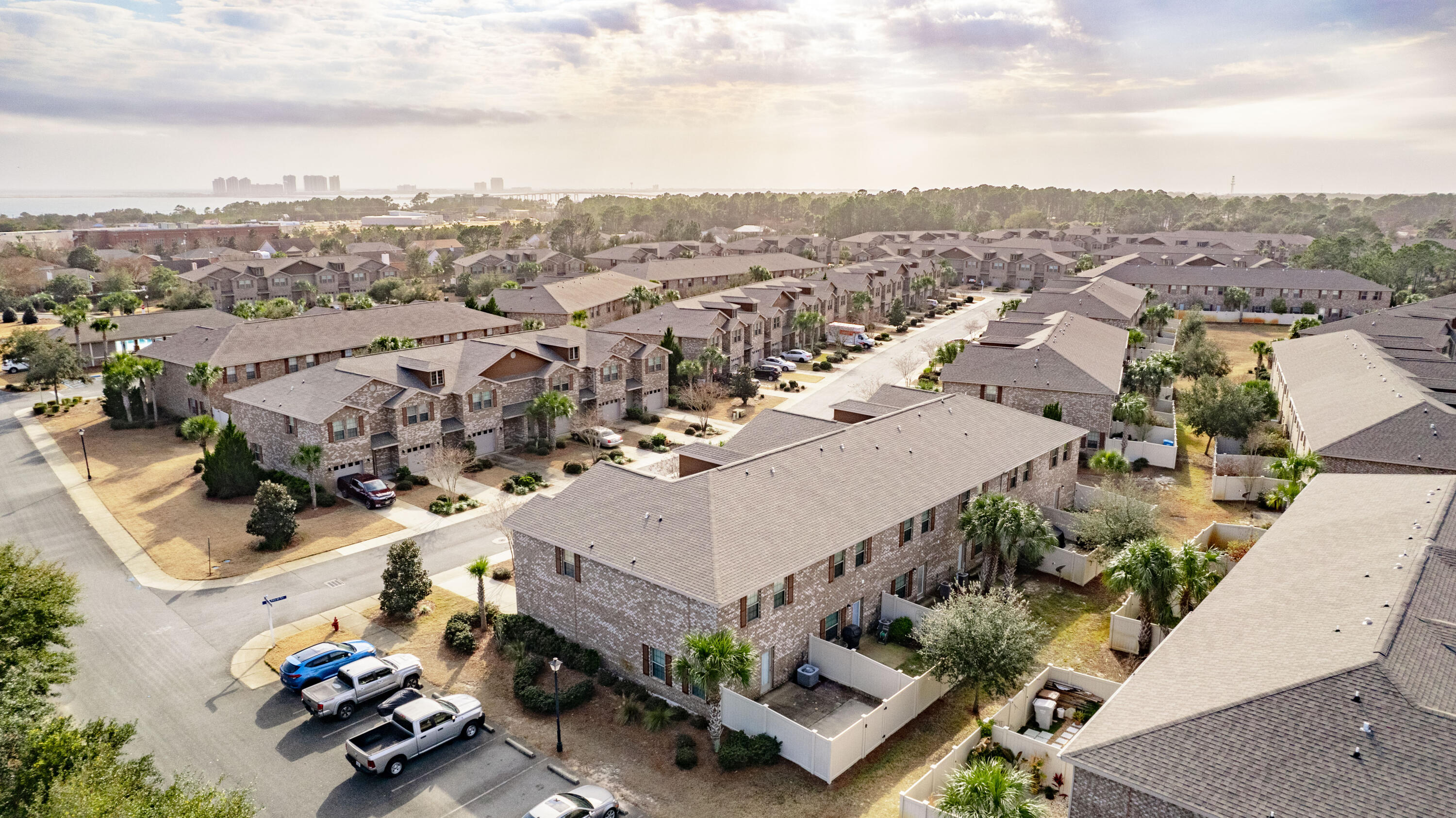 RESERVE POINTE - Residential