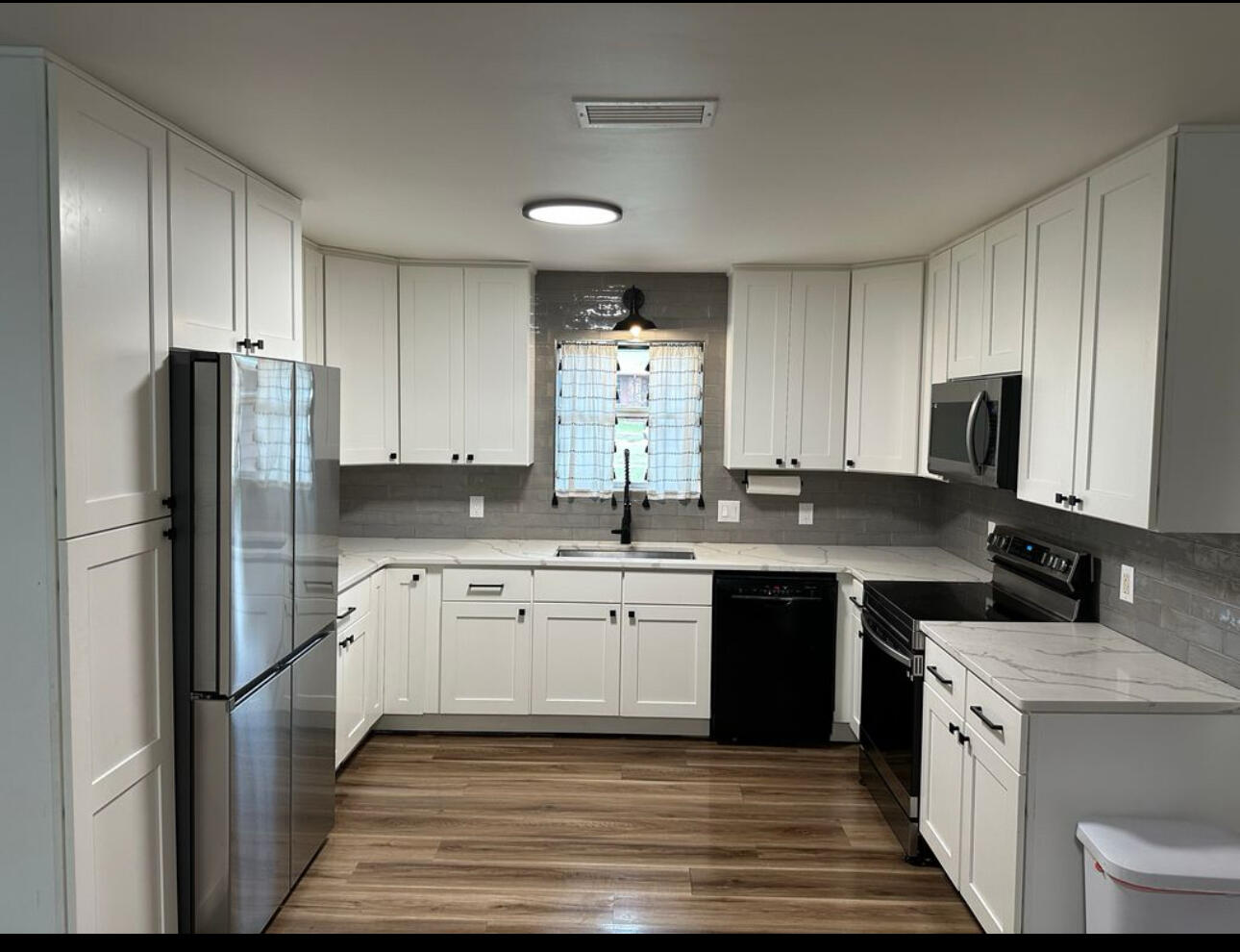 Step into warmth, style, and comfort in this beautifully renovated 3-bedroom, 2-bath home nestled in a beautiful Niceville, FL neighborhood ~ near Rocky Bayou.From the moment you walk in, you'll notice the designer wood accents that bring character and charm to every corner. The open layout features luxury vinyl plank (LVP) flooring throughout, giving the home a sleek, modern feel. The heart of the home is the oversized Great Room, anchored by a stunning floor-to-ceiling brick fireplace perfect for cozy nights or entertaining guests. The updated kitchen is equipped with newer stainless steel appliances, generous cabinet space, and a functional layout that makes cooking a joy. Additional highlights : Spacious bedrooms with ample closet space, updated bathrooms with modern fixtures, private back yard for outdoor living, conveniently located near shopping, restaurants, parks, schools, Eglin AFB and commuter routes, making it an ideal choice for those seeking a perfect balance between luxury and convenience.
~ Tenant pays ALL utilities except front lawn maintenance.
~ Security deposit required :1 month rent.
~ Owner will consider a pet for an additional $250.00 NON REFUNDABLE fee, upon approval.
~ No smoking.
~ All applicants 18+ required credit check $45 per credit check
Please contact Jaime, the property manager, for information and showings : Jaime's phone # 714-376-9767