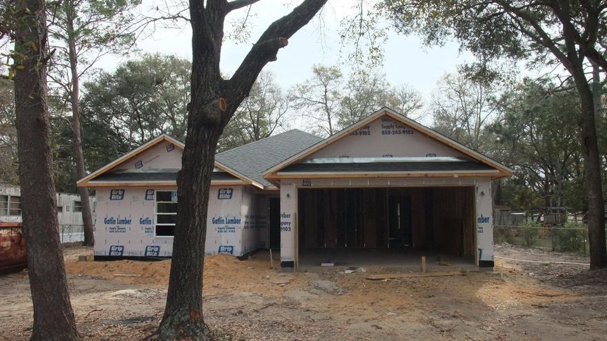 BE THE FIRST TO LIVE IN THIS BRAND NEW HOME! CONVENIENT LOCATION. 1-STORY, ALL BRICK. SPACIOUS LIVING ROOM. KITCHEN FEATURES A BREAKFAST BAR, GRANITE COUNTERS, STAINLESS STEEL APPLIANCES, SMOOTH TOP STOVE. LARGE DINING ROOM OPENS OUT TO THE LANAI. MASTER SUITE IS ROOMY AND OFFERS A BIG WALK-IN CLOSET, DUAL VANITIES, TUB AND SEPARATE SHOWER. TWO ADDITIONAL BEDROOMS. FULL BATH. INSIDE LAUNDRY. 2-CAR GARAGE WITH AUTO OPENER. PRIVACY FENCED BACKYARD. LAWN PUMP AND SPRINKLER SYSTEM.