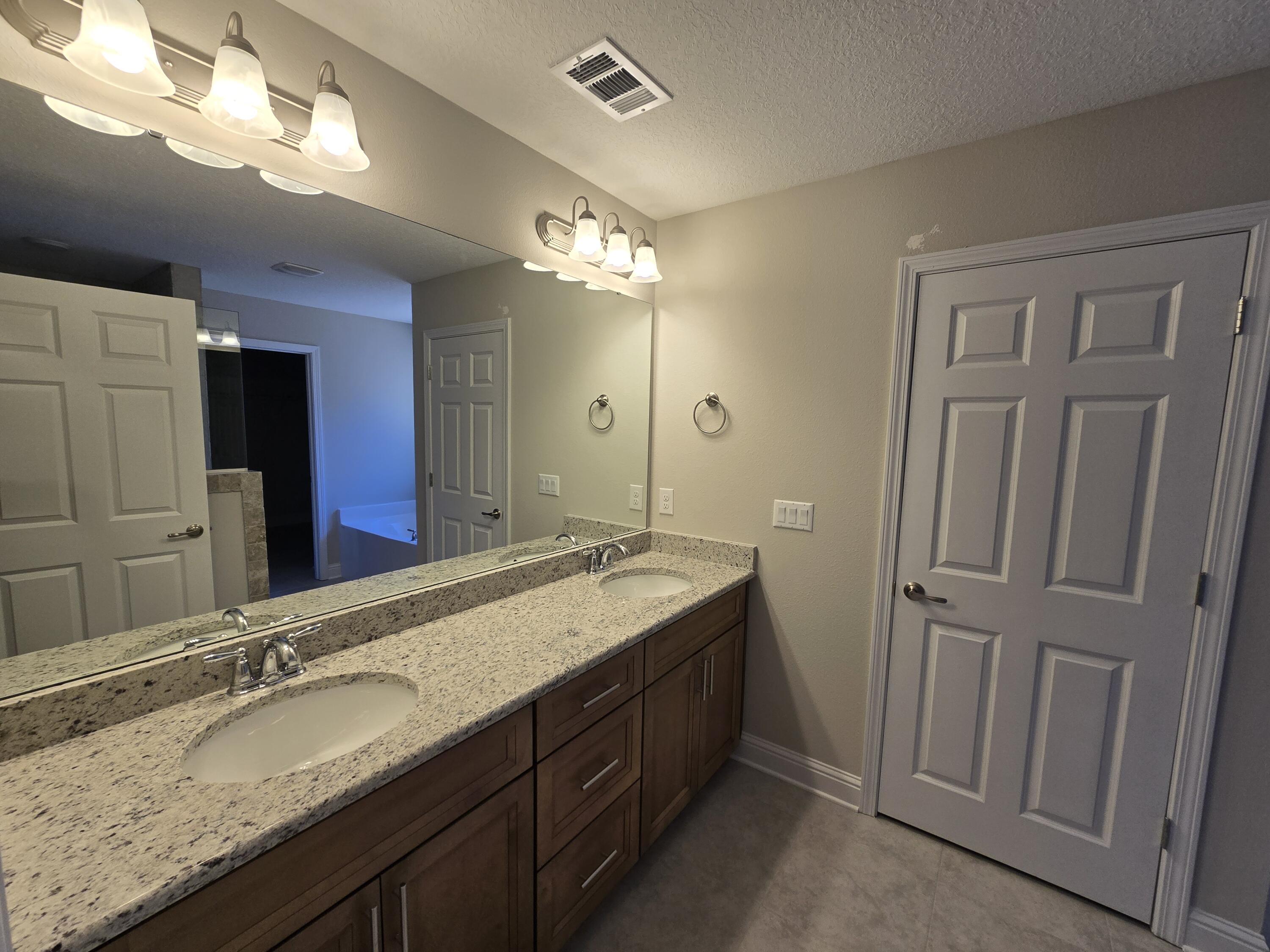 Nature Lake - Residential