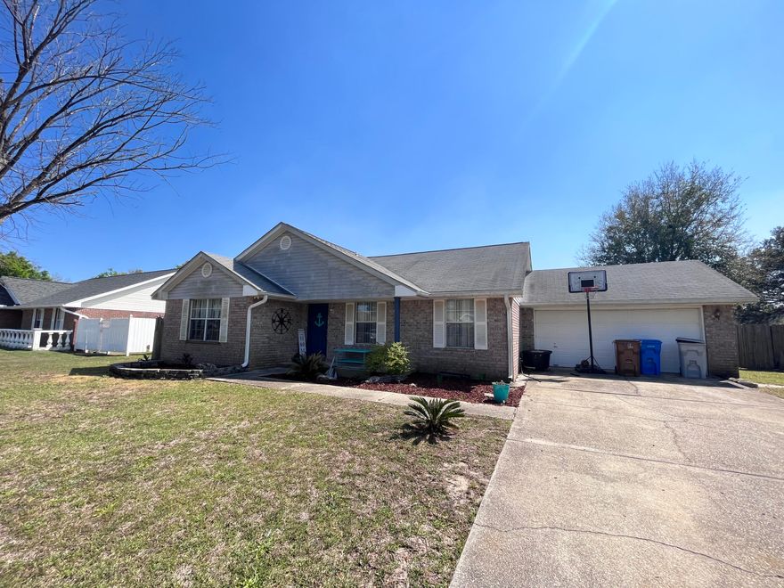 Great home with 1 year old appliances.  Centrally located in Navarre.  Easy to see!