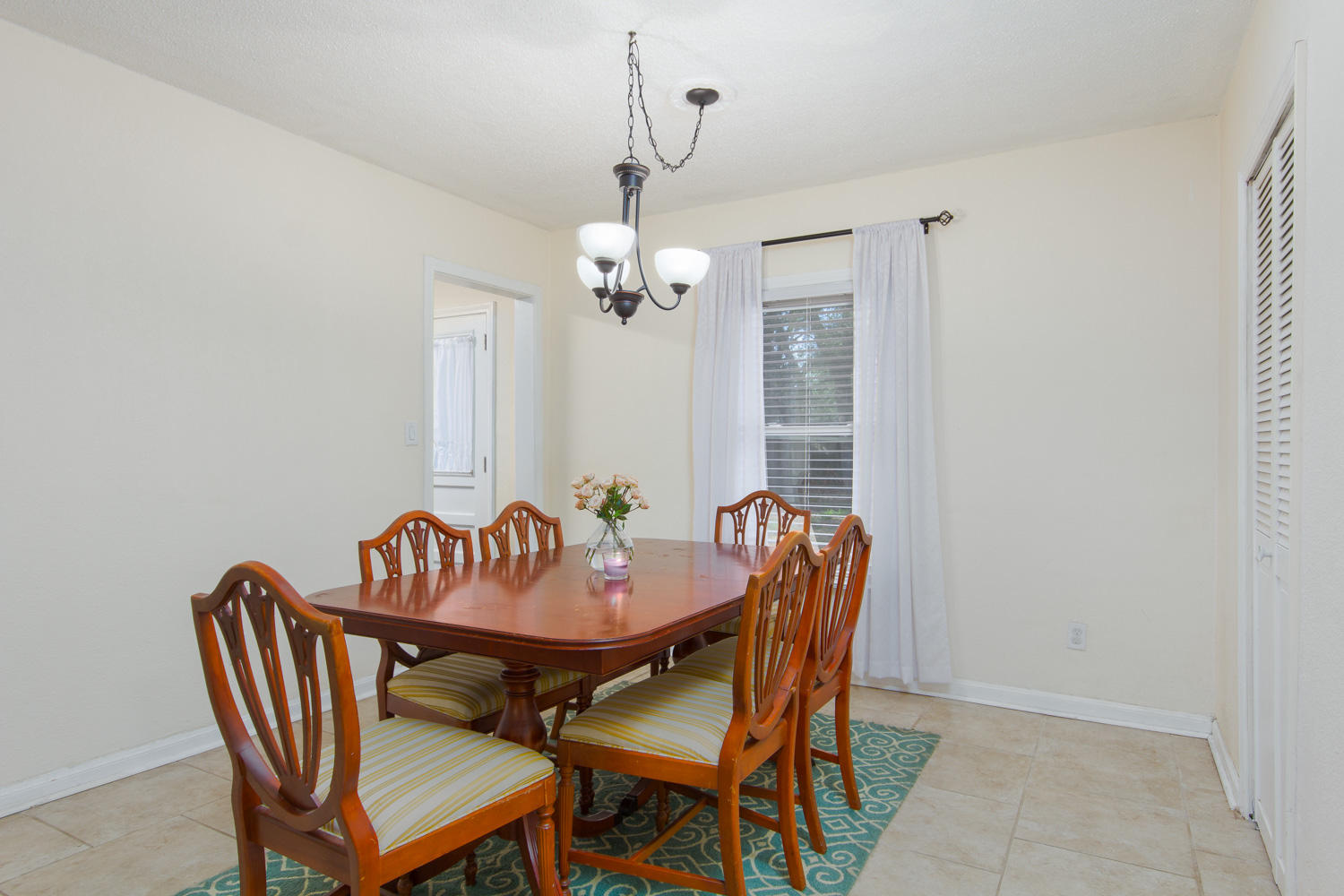 ELLIOTTS POINT - Residential