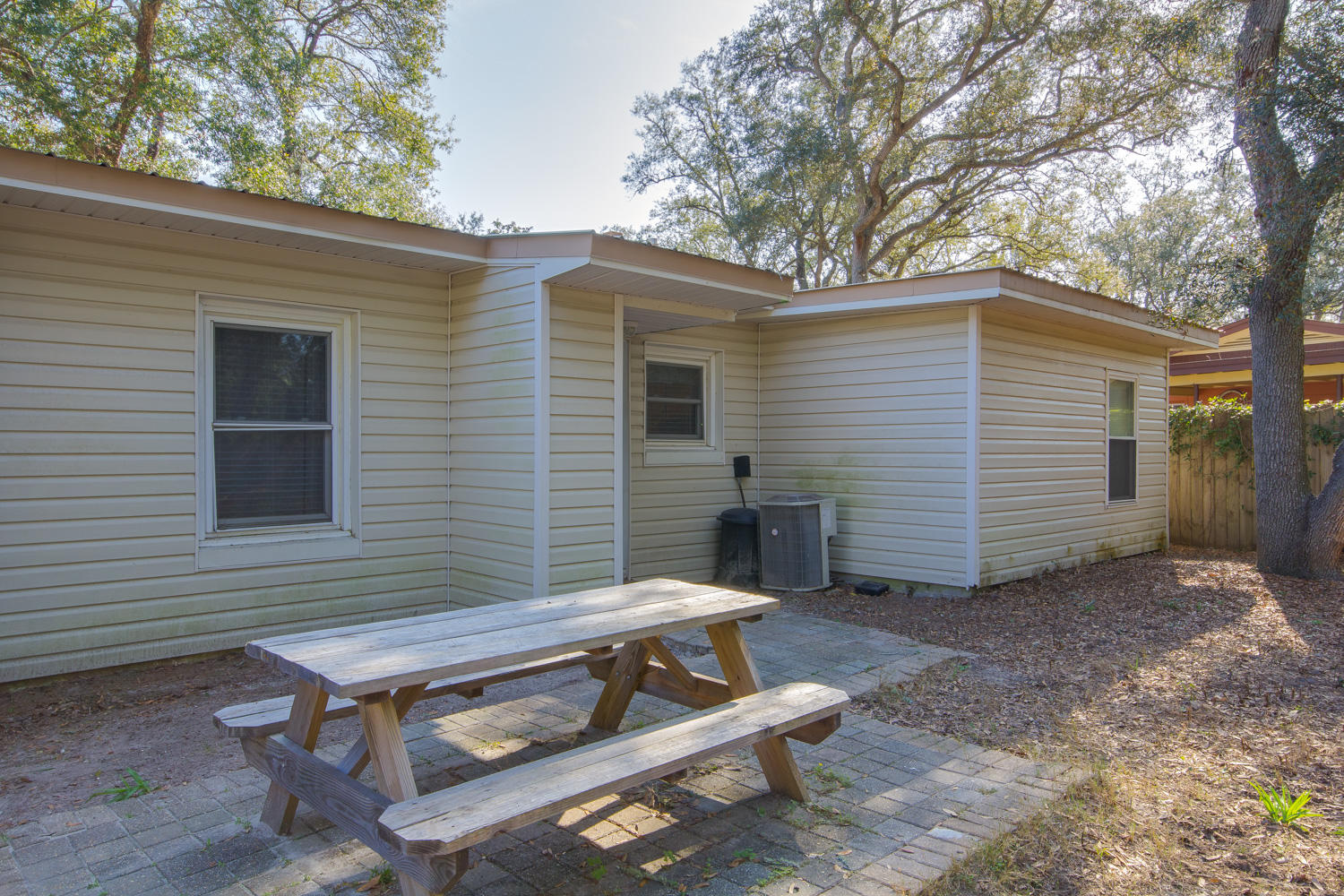 ELLIOTTS POINT - Residential