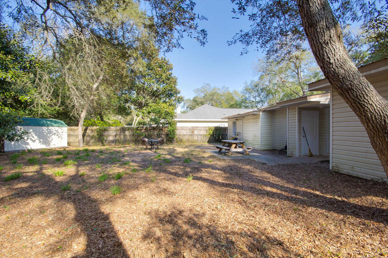 ELLIOTTS POINT - Residential