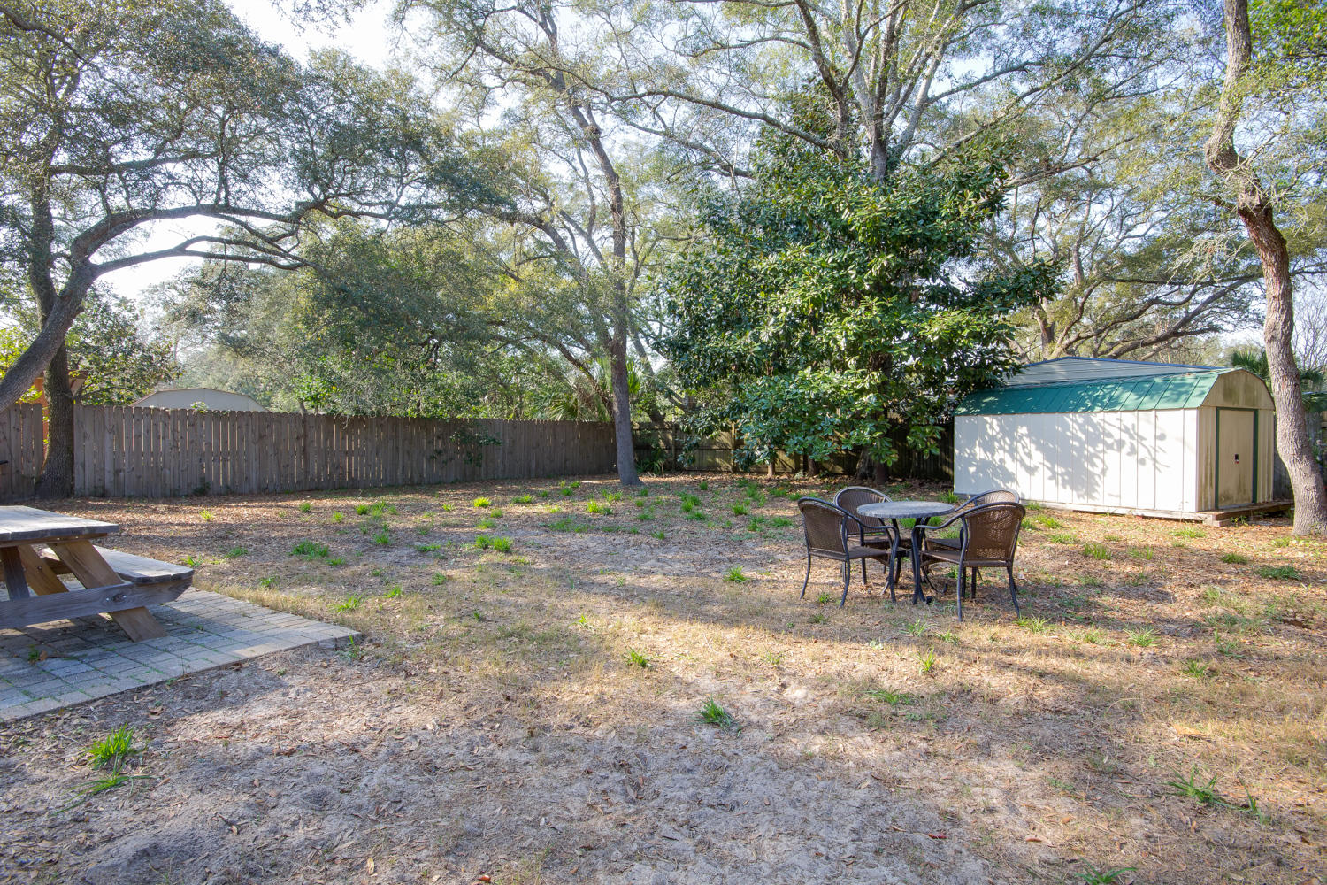 ELLIOTTS POINT - Residential