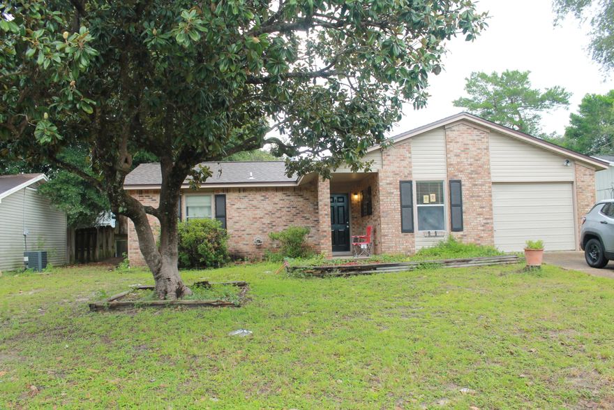 GREAT  HOME LOCATED IN THE CENTER OF NICEVILLE. WALK TO SCHOOLS, SHOPPING, CITY PARK, WHAT EVER YOU NEED. THIS THREE BEDROOM HOME OFFERS BRAND NEW LAMINATE FLOORS,SS APPLIANCES, FIREPLACE, KITCHEN WITH EAT-IN AREA, 1 CAR GARAGE AND A DETACHED (24x20)WORKSHOP IN THE BACK YARD WITH A WINDOW A/C.
Call rental office for all showings 850.389.8533