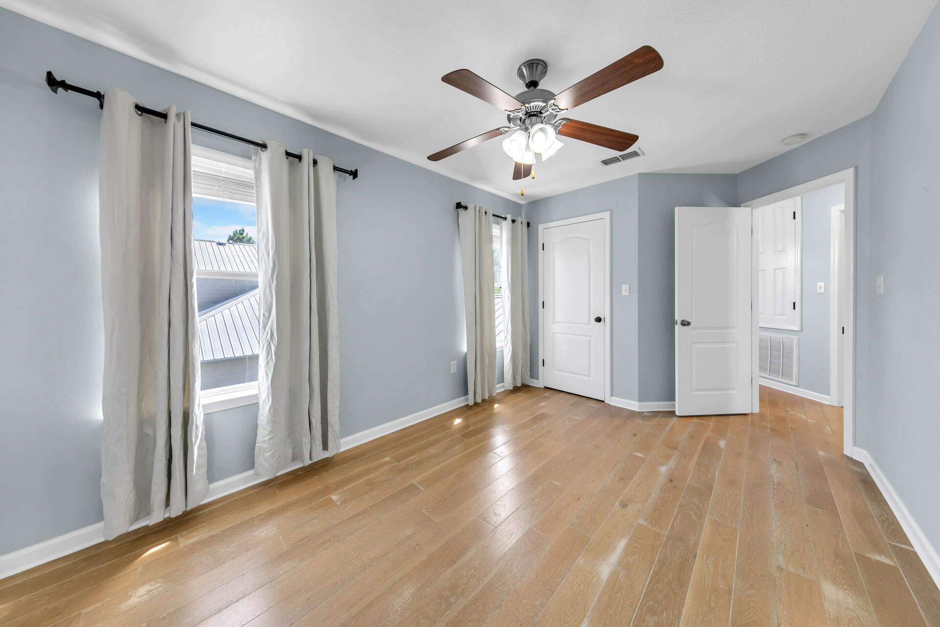 EAGLE BAY - Residential