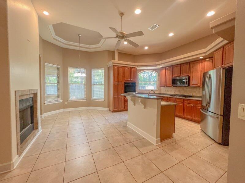 CHARDONNAY ESTATES - Residential