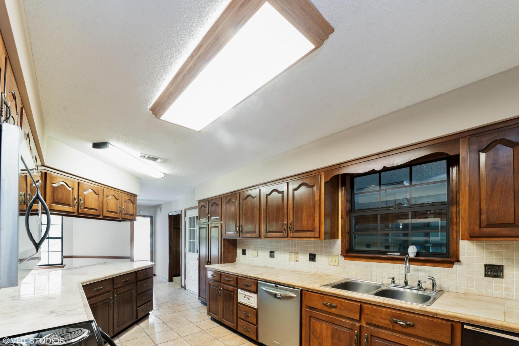 TWIN LAKES ESTATES - Residential