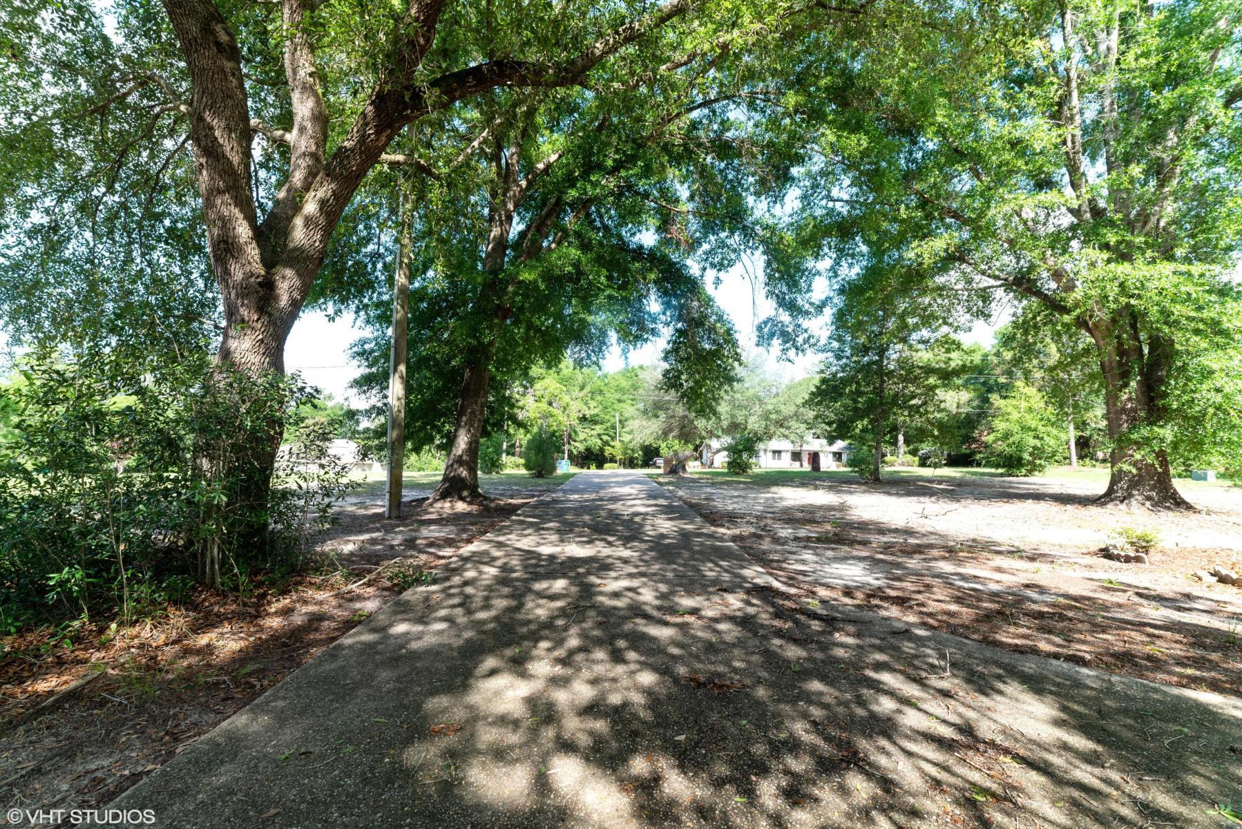 TWIN LAKES ESTATES - Residential