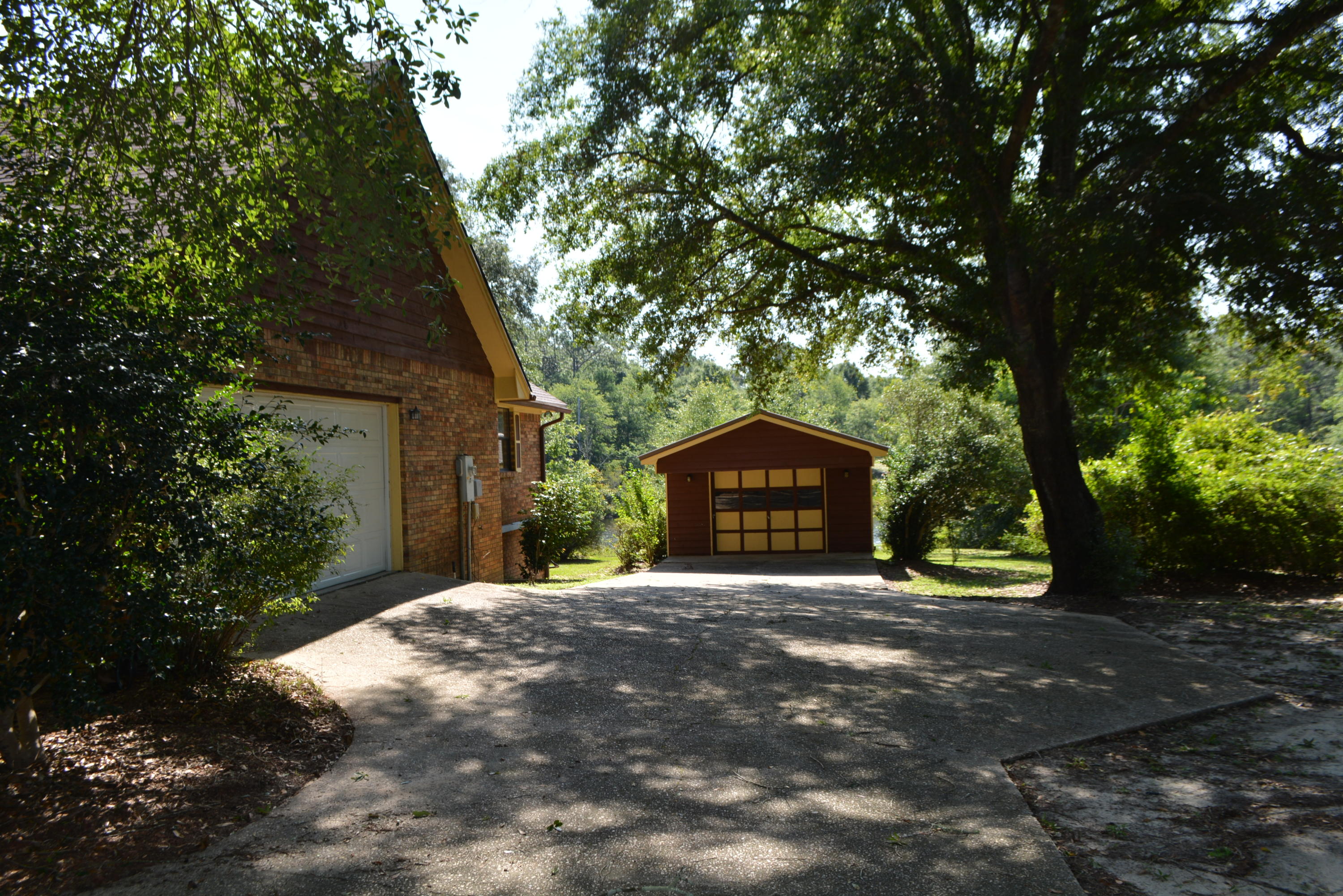 TWIN LAKES ESTATES - Residential