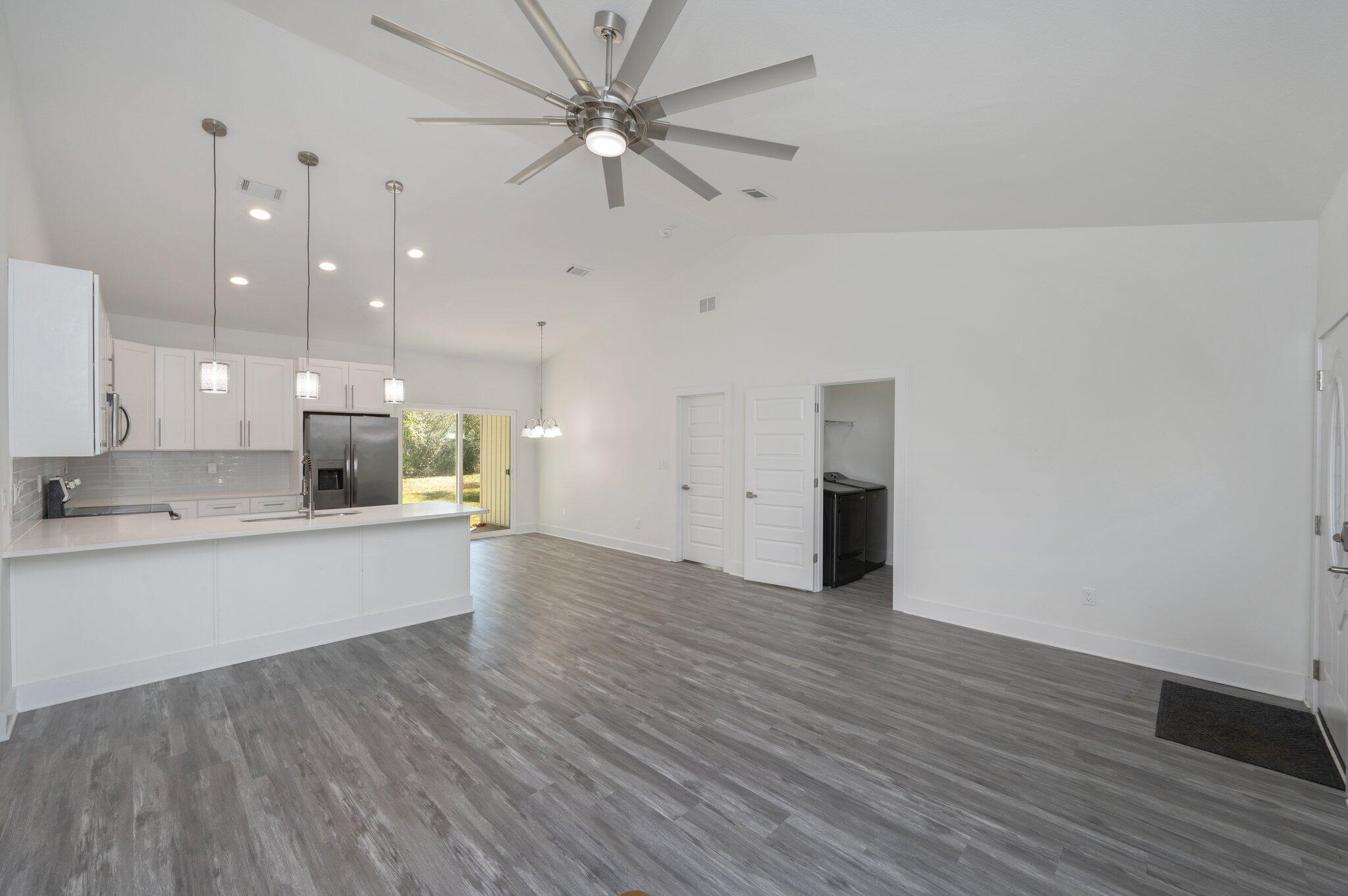 OAKWOOD HILLS UNIT 3 - Residential Lease