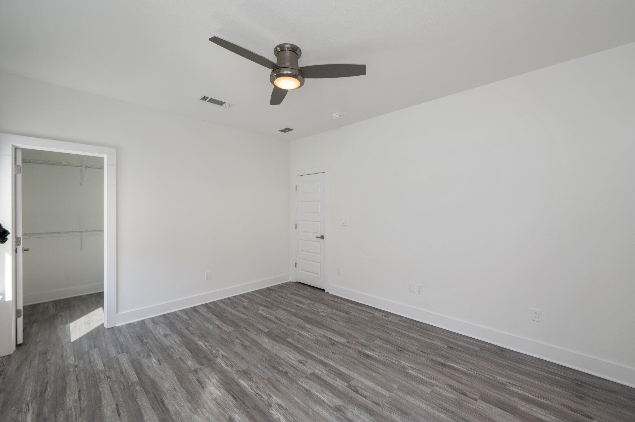 OAKWOOD HILLS UNIT 3 - Residential Lease