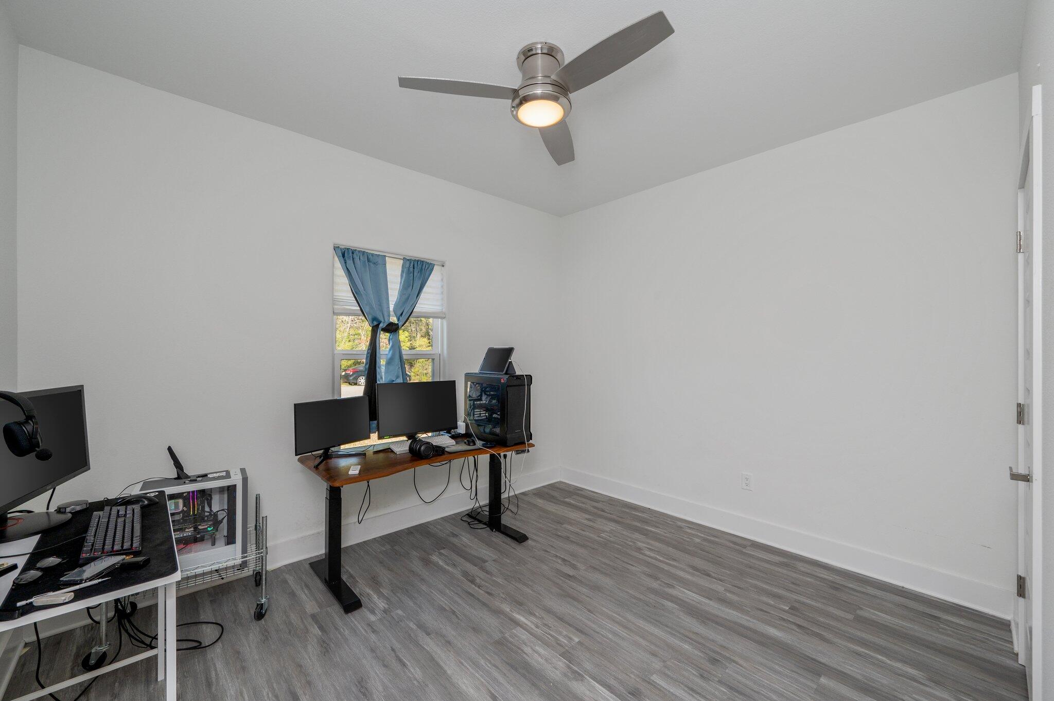 OAKWOOD HILLS UNIT 3 - Residential Lease