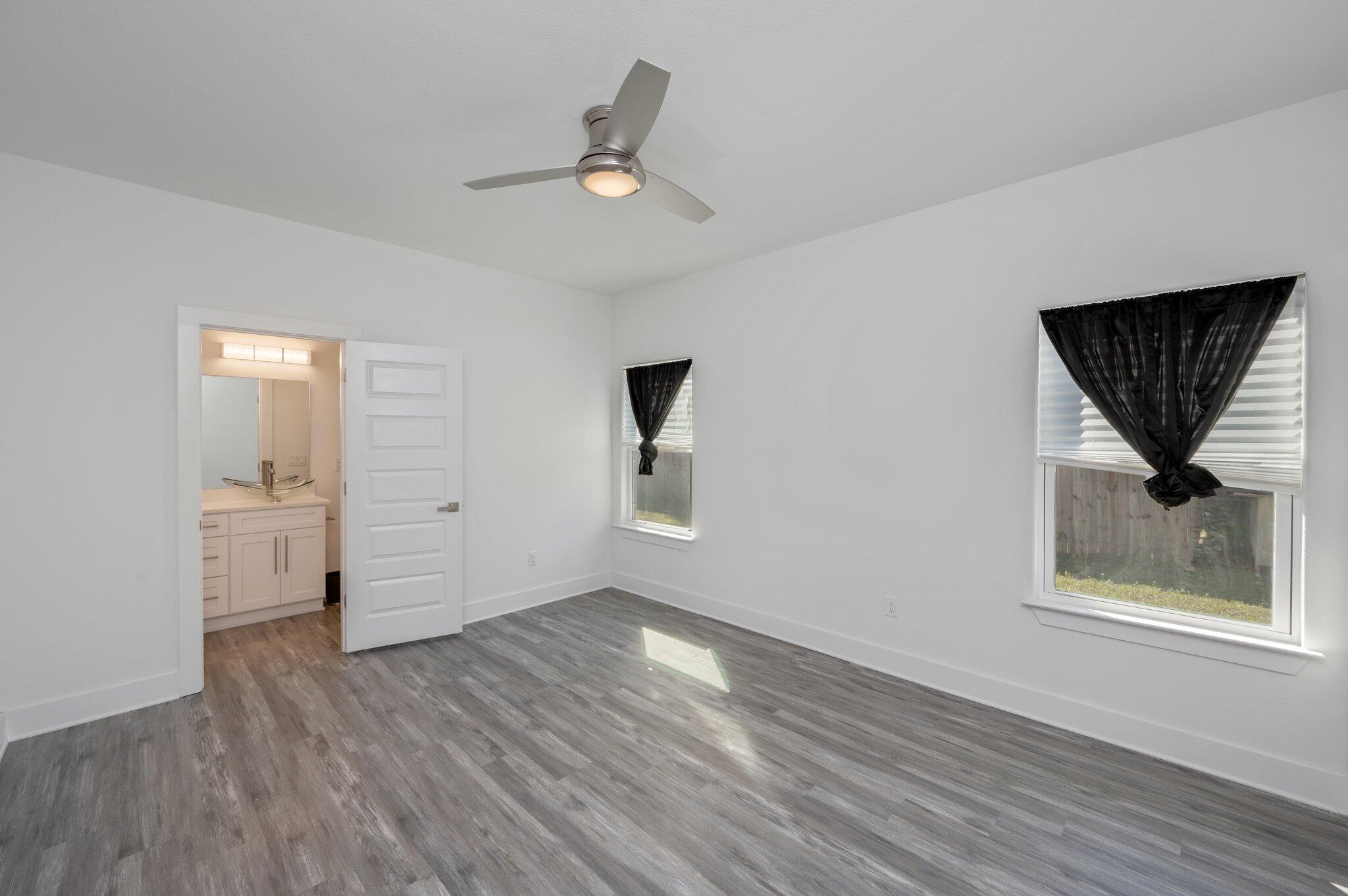 OAKWOOD HILLS UNIT 3 - Residential Lease