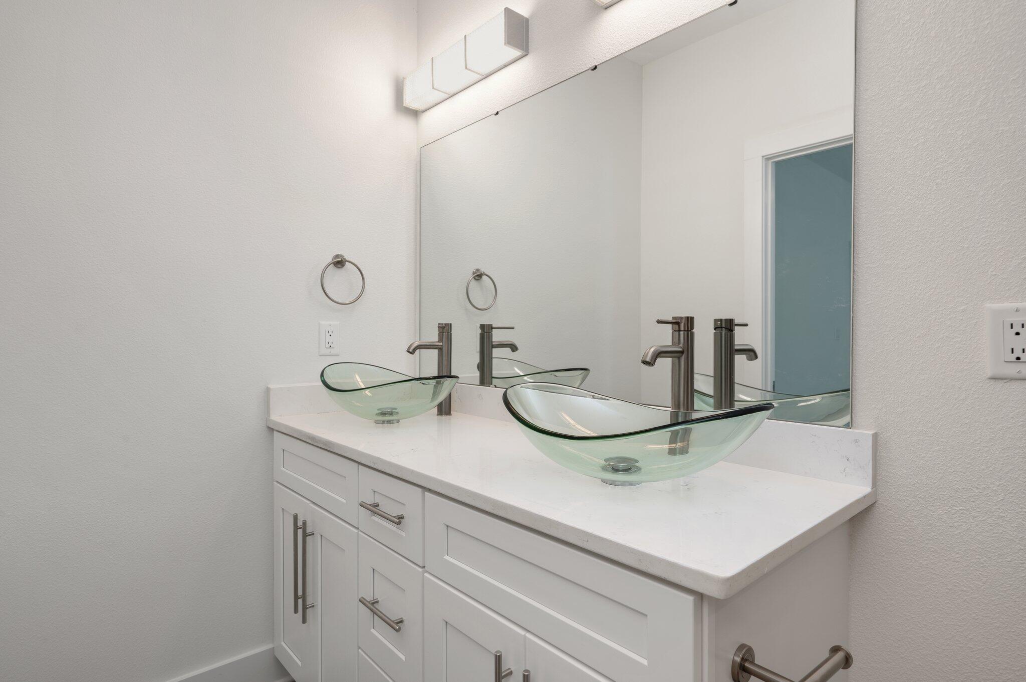 OAKWOOD HILLS UNIT 3 - Residential Lease