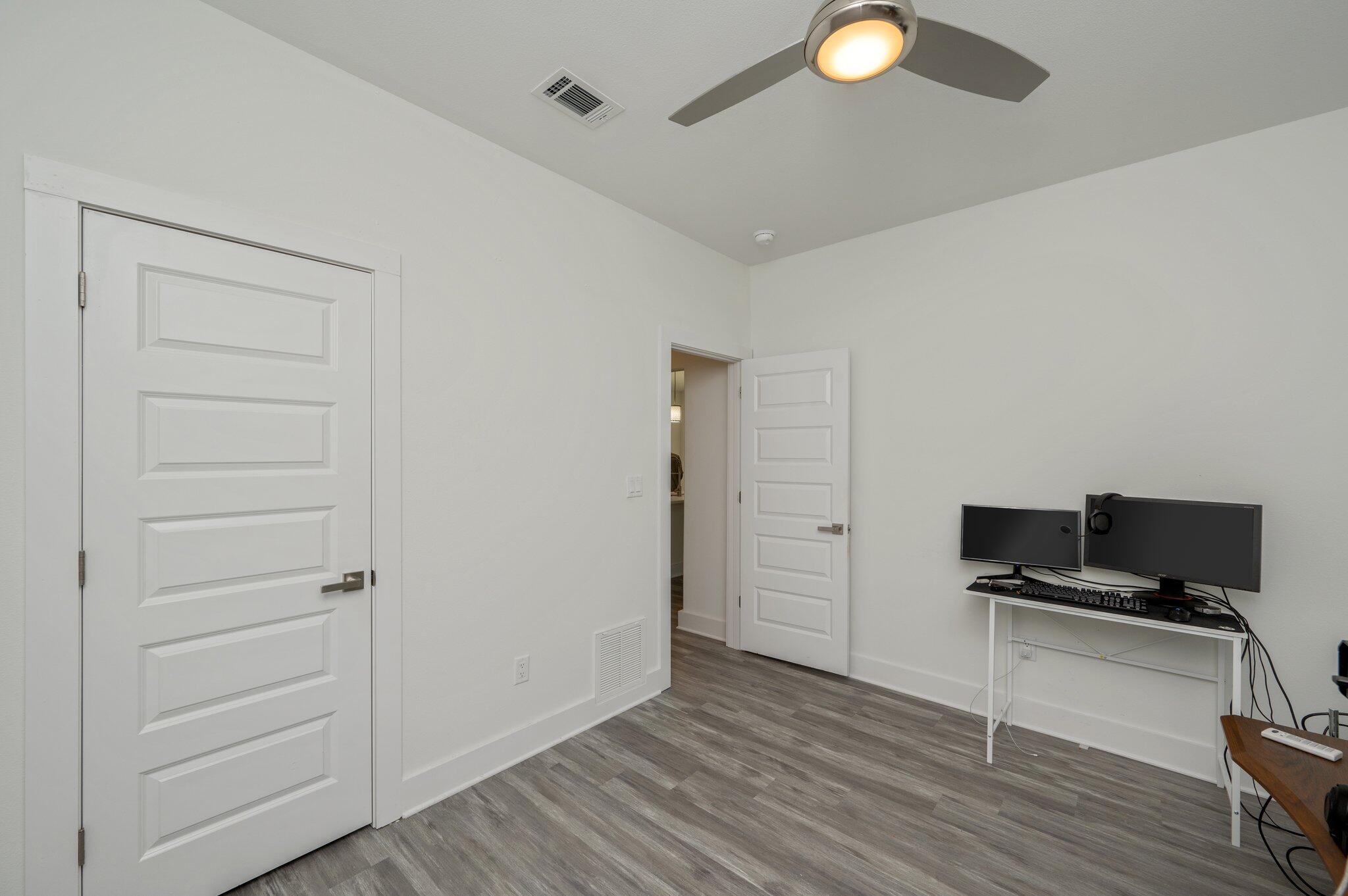 OAKWOOD HILLS UNIT 3 - Residential Lease