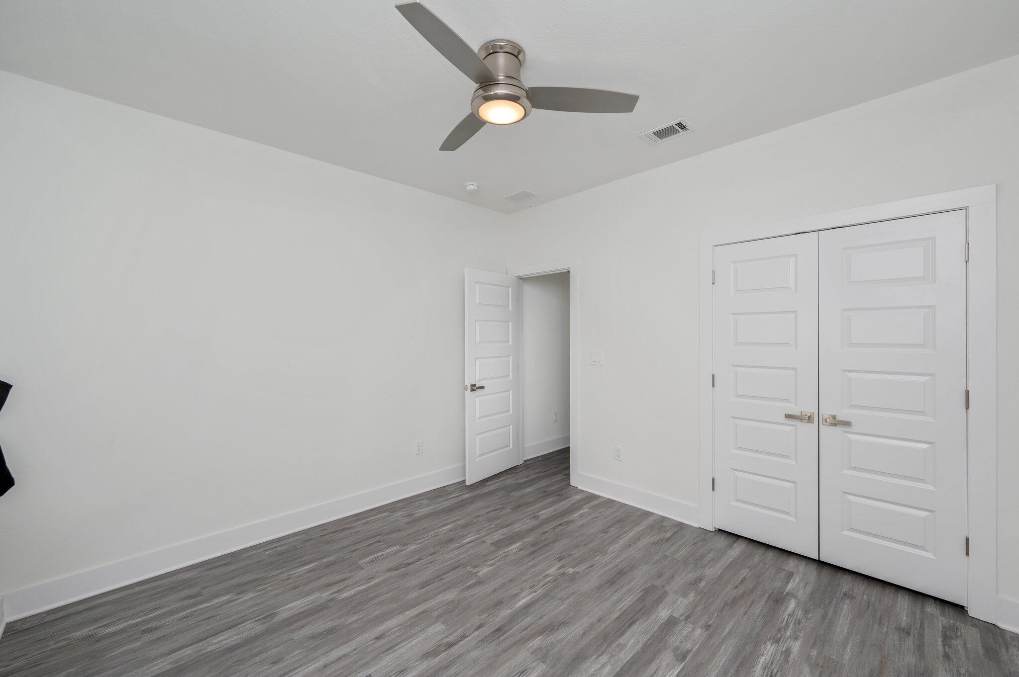 OAKWOOD HILLS UNIT 3 - Residential Lease