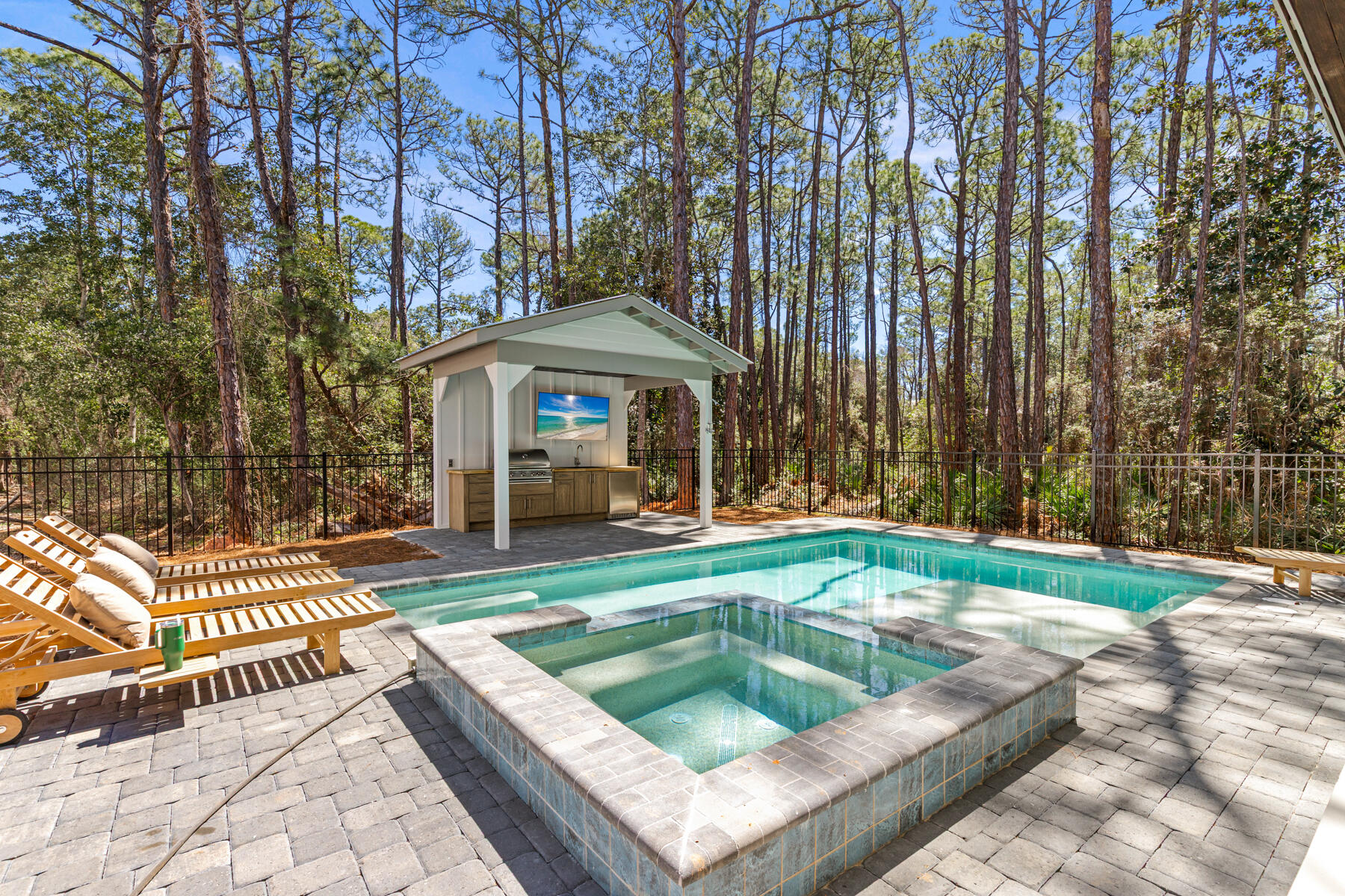 GULF SHORE MANOR - Residential