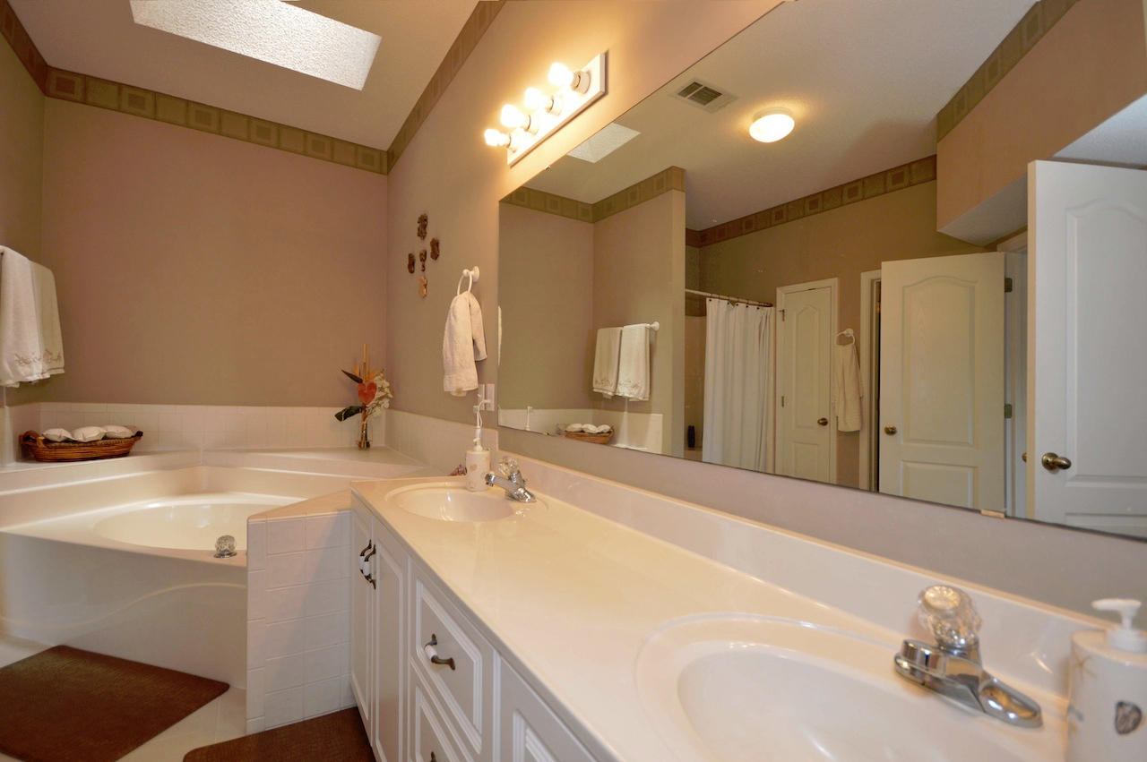 TOM KING ESTATES - Residential