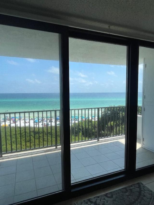 ONE SEAGROVE PLACE CONDOMINIUMS - Residential