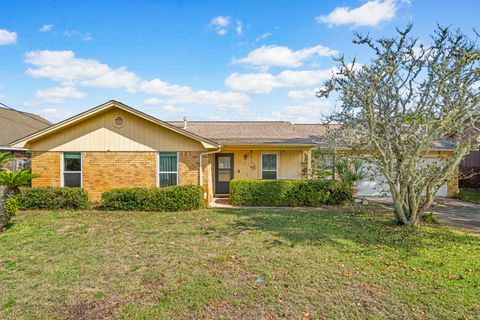 Photo of 232 Lakeside Lane, Mary Esther, FL 32569 (MLS # 988041)