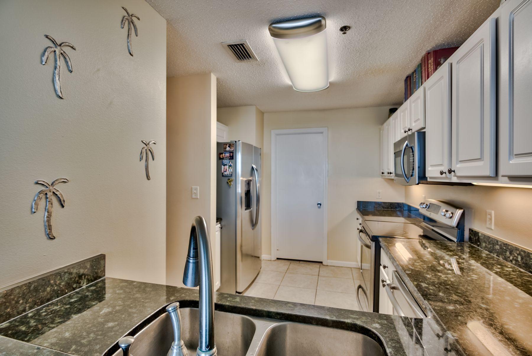 PALM COURT YACHT CLUB - Residential