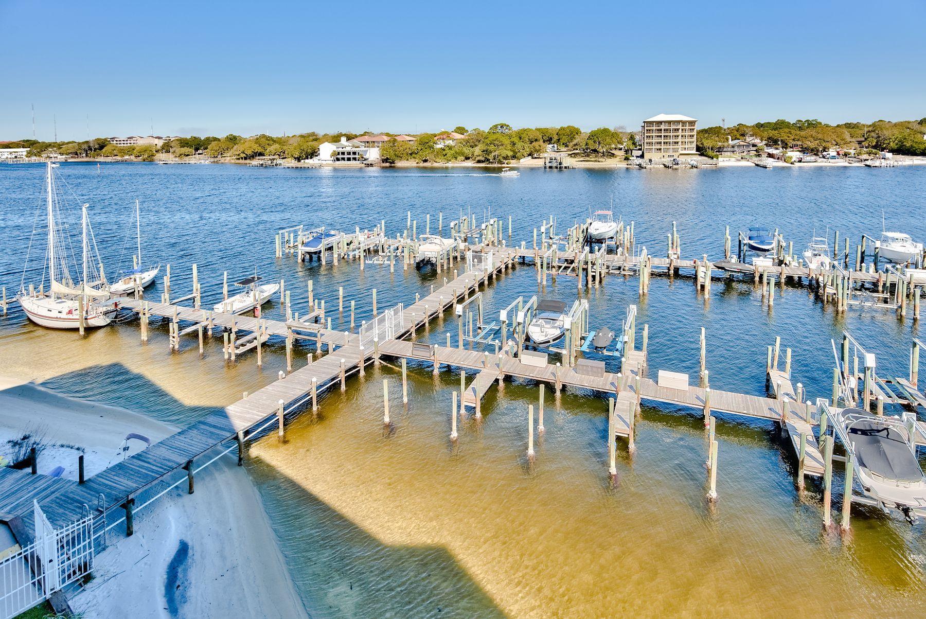 PALM COURT YACHT CLUB - Residential