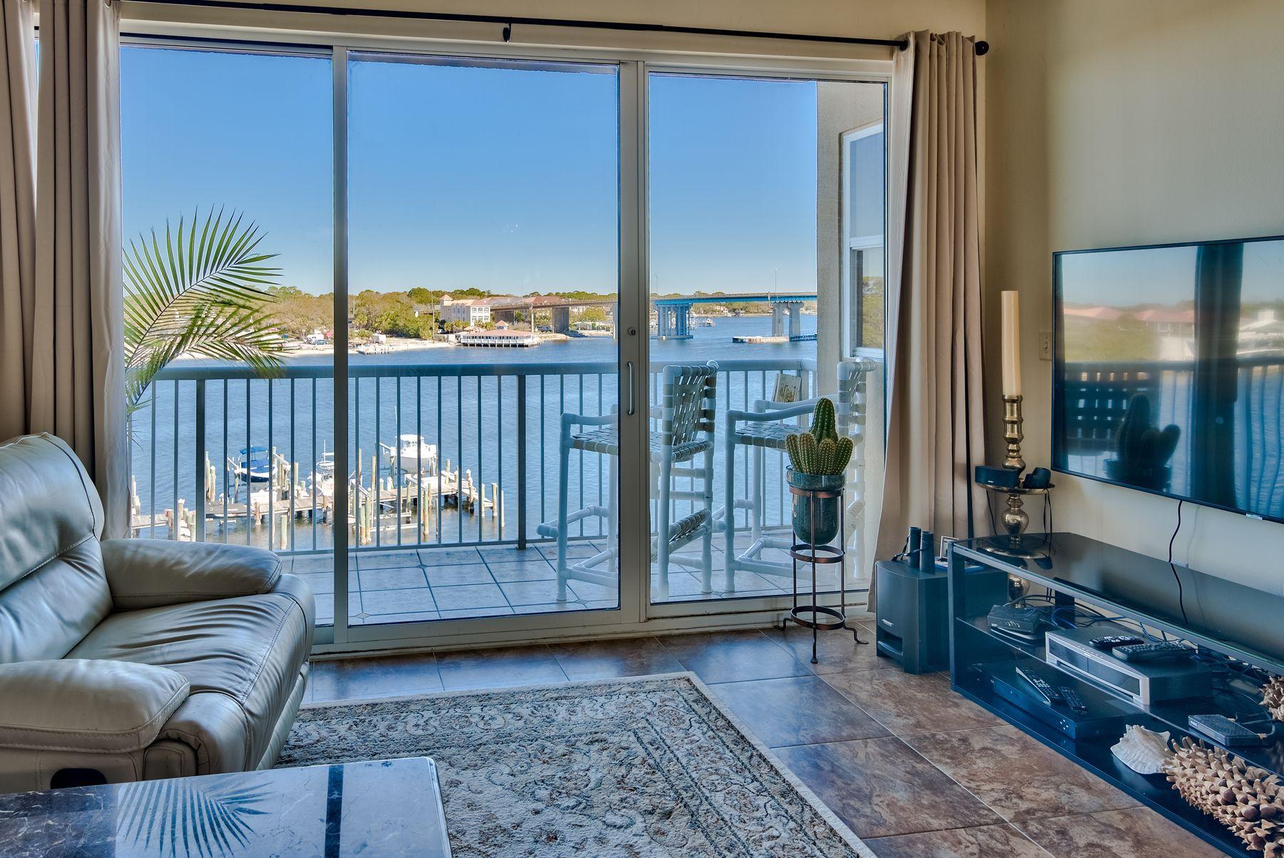 PALM COURT YACHT CLUB - Residential