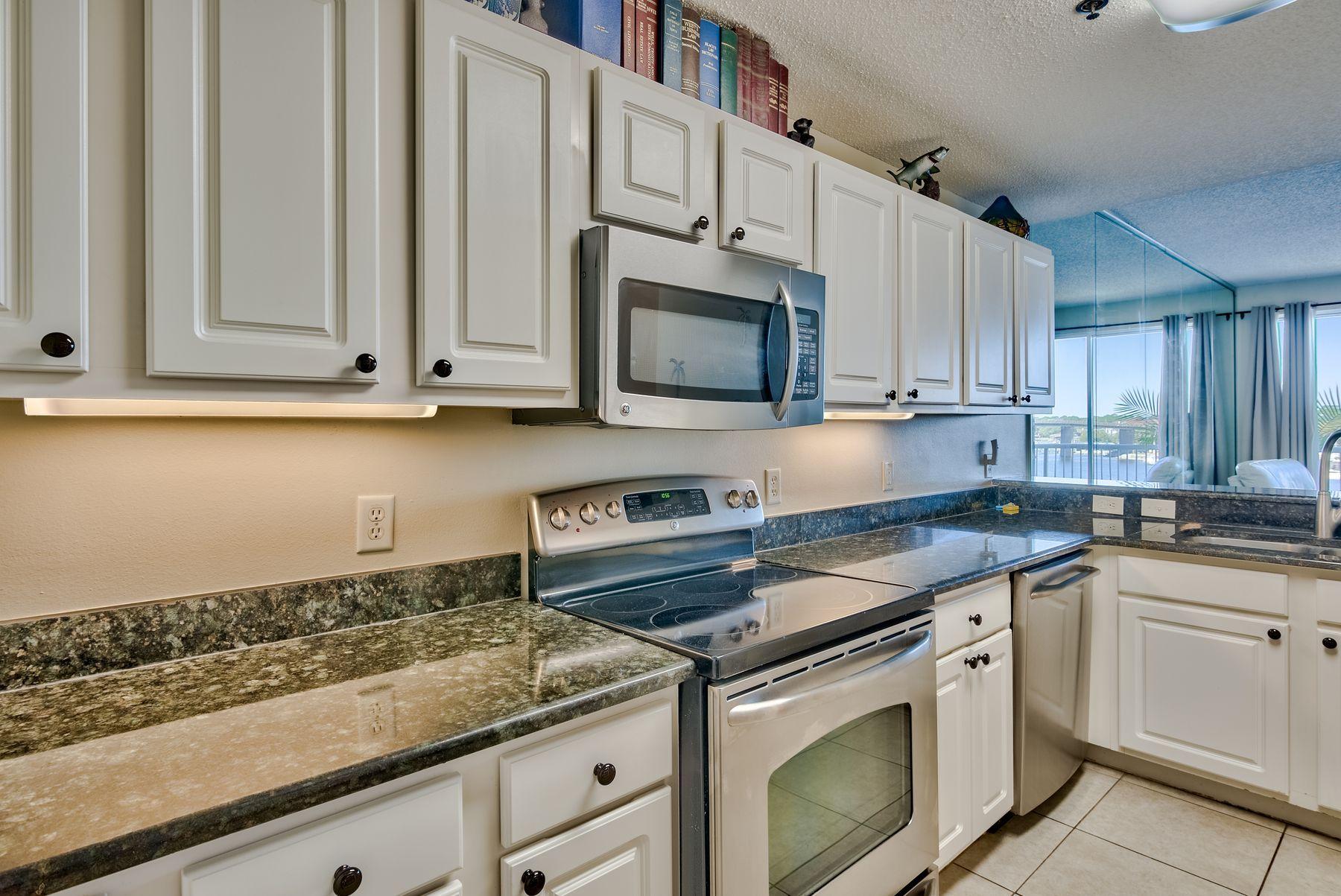 PALM COURT YACHT CLUB - Residential