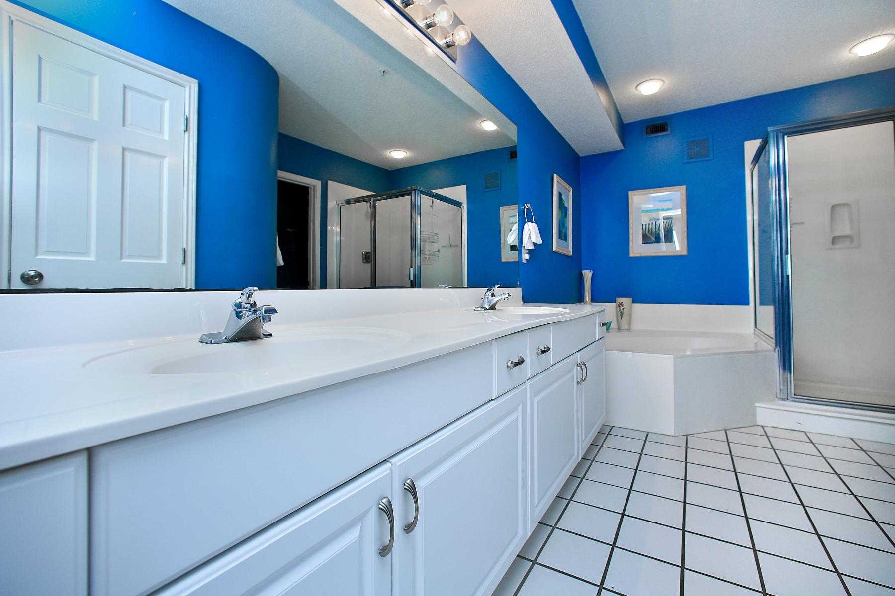 THE PALMS CONDO - Residential