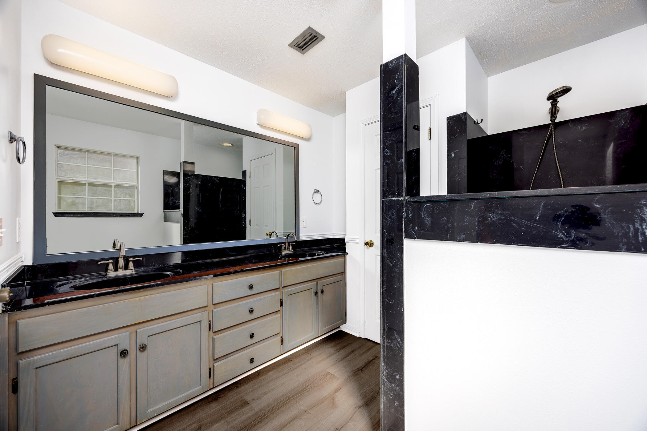 PARKWOOD ESTATES PH 1 BLUEWATER BAY - Residential