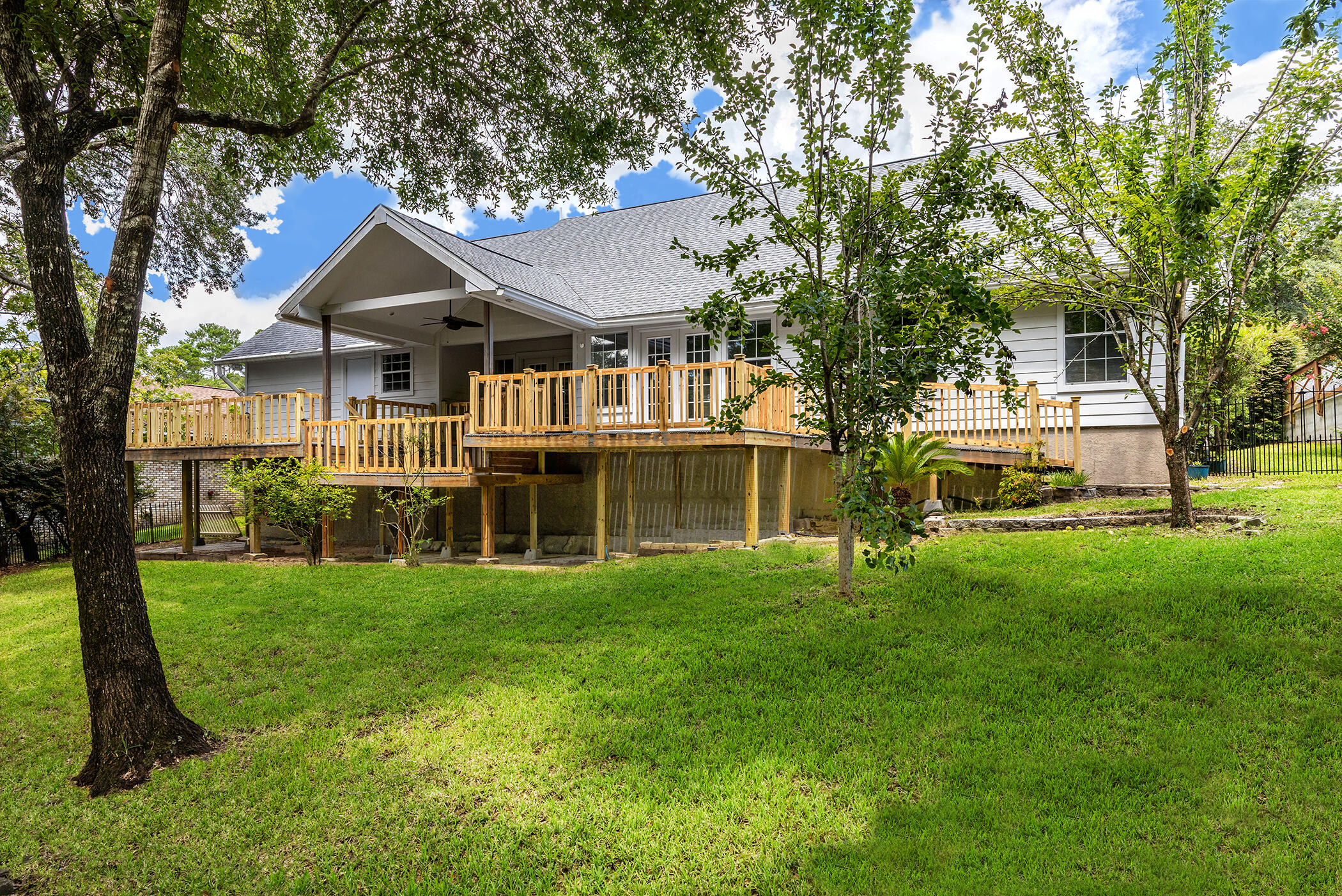 PARKWOOD ESTATES PH 1 BLUEWATER BAY - Residential