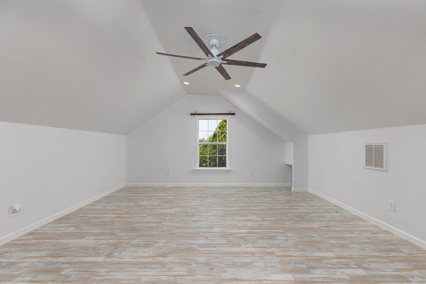 PARKWOOD ESTATES PH 1 BLUEWATER BAY - Residential