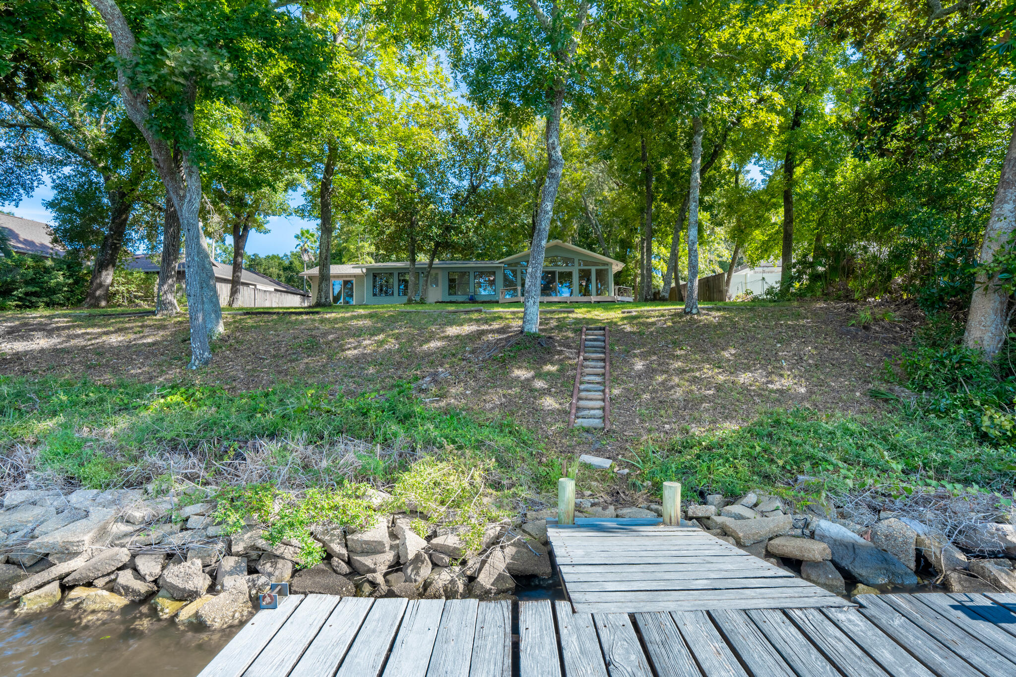 LAKE PIPPIN - Residential