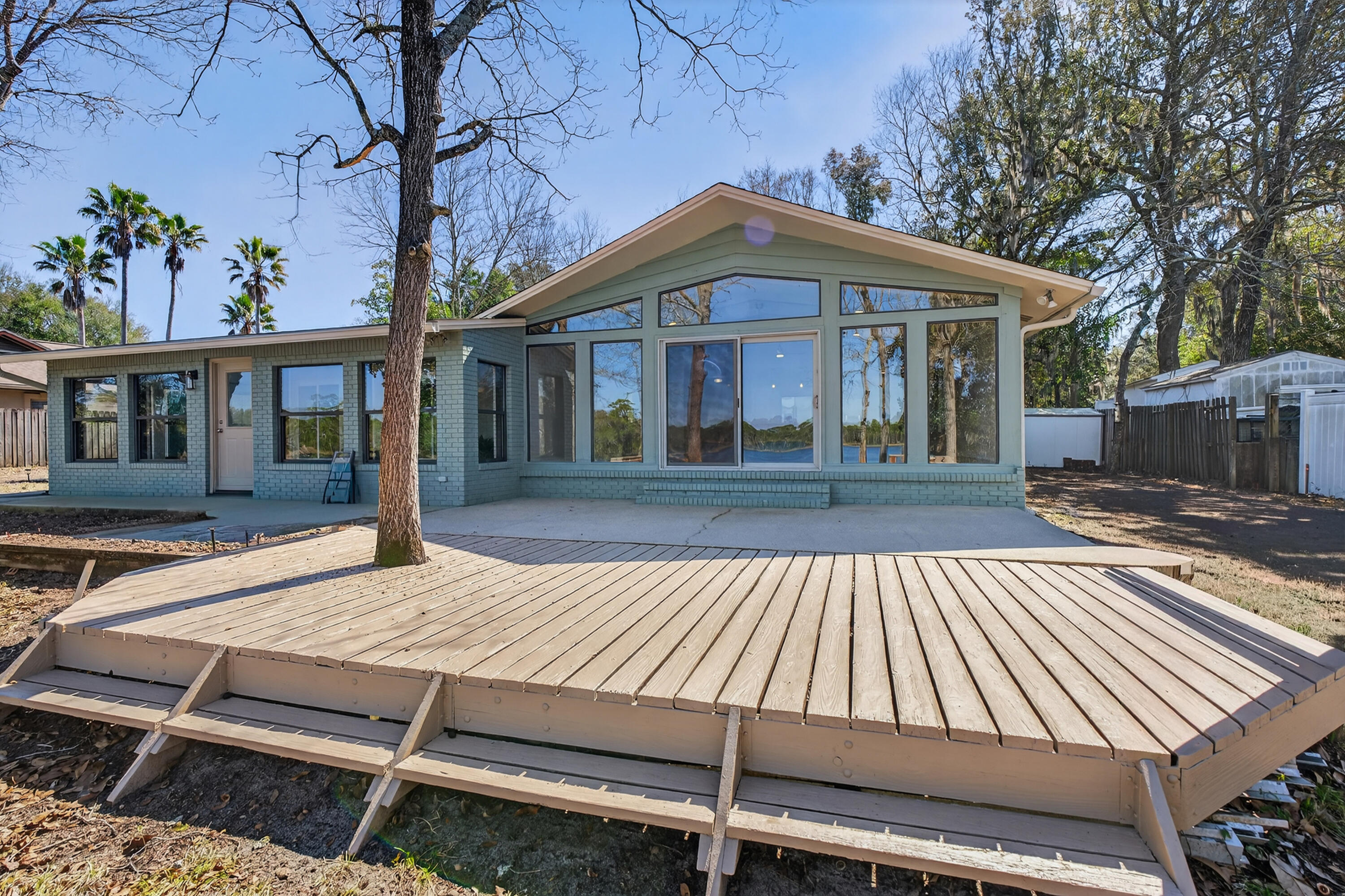 LAKE PIPPIN - Residential