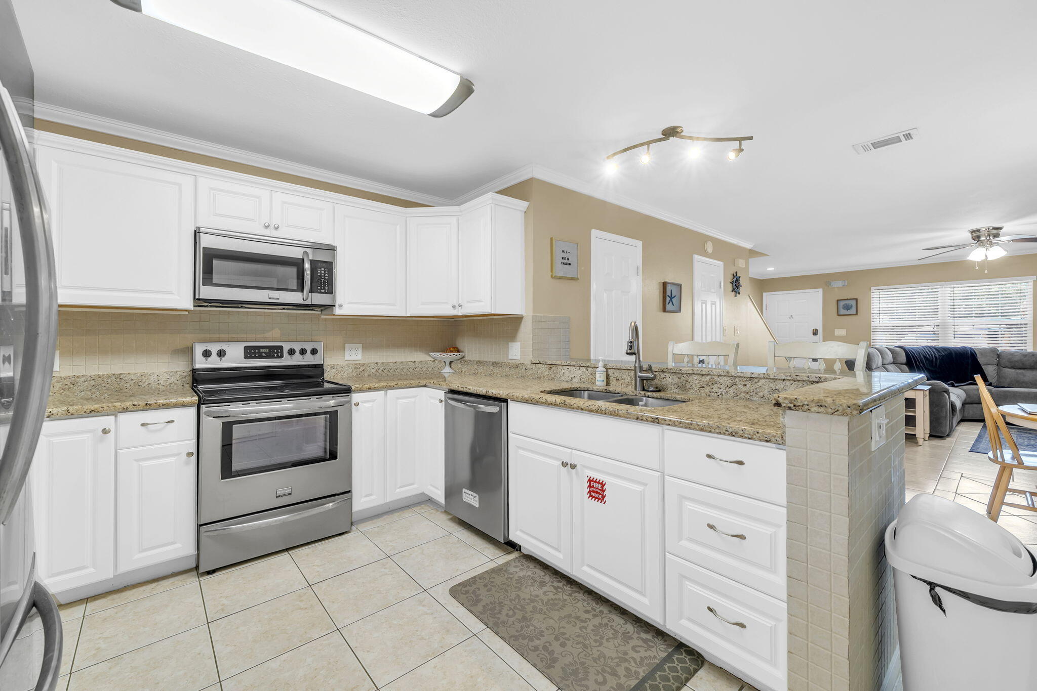 WOODLAND SHORES TOWNHOMES PHASE IV - Residential