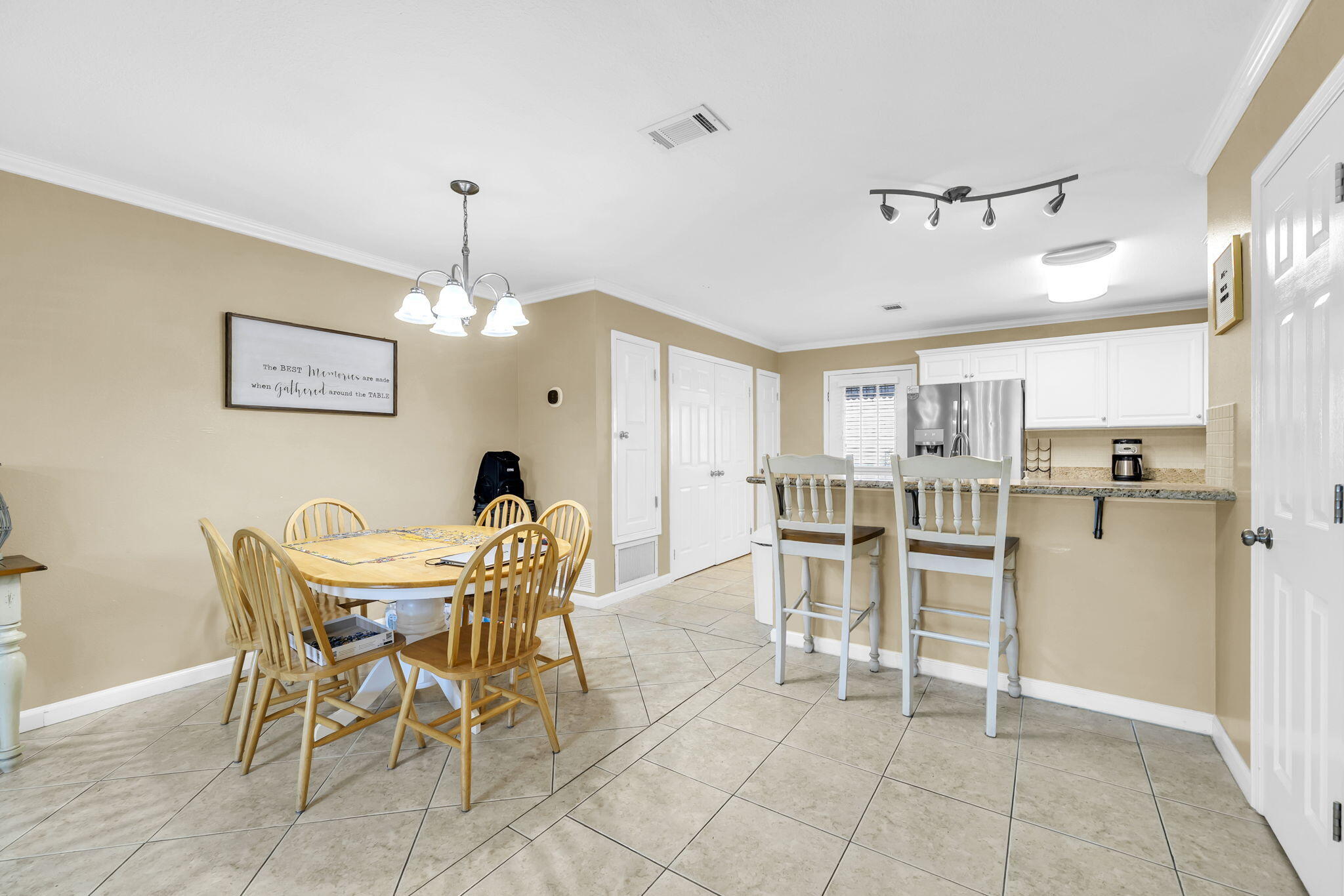 WOODLAND SHORES TOWNHOMES PHASE IV - Residential