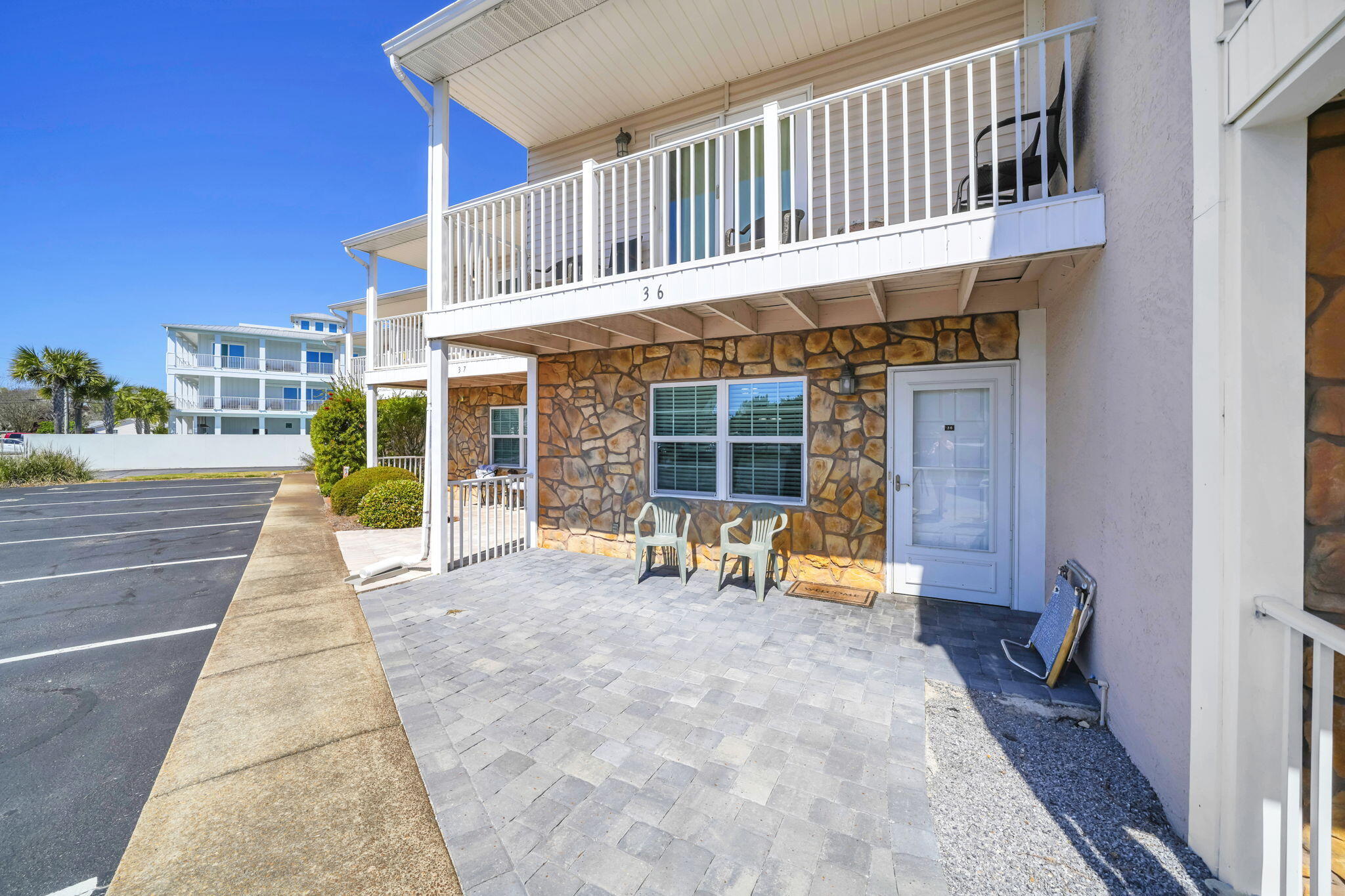 WOODLAND SHORES TOWNHOMES PHASE IV - Residential